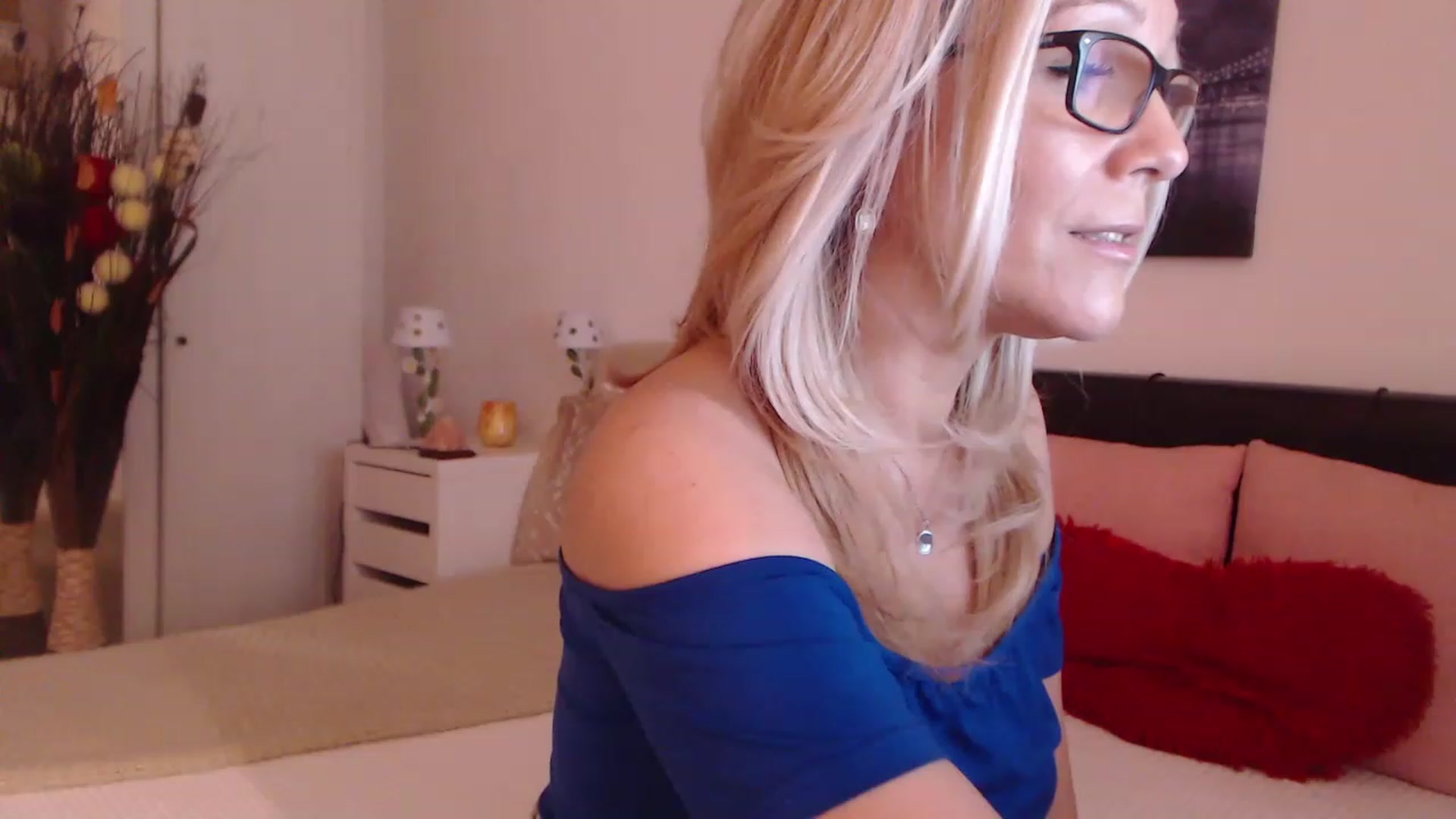 Gallery image thumbnail from Reeya71's myfreecams stream on, 02/06/2023, 08:30 image 17 of 20