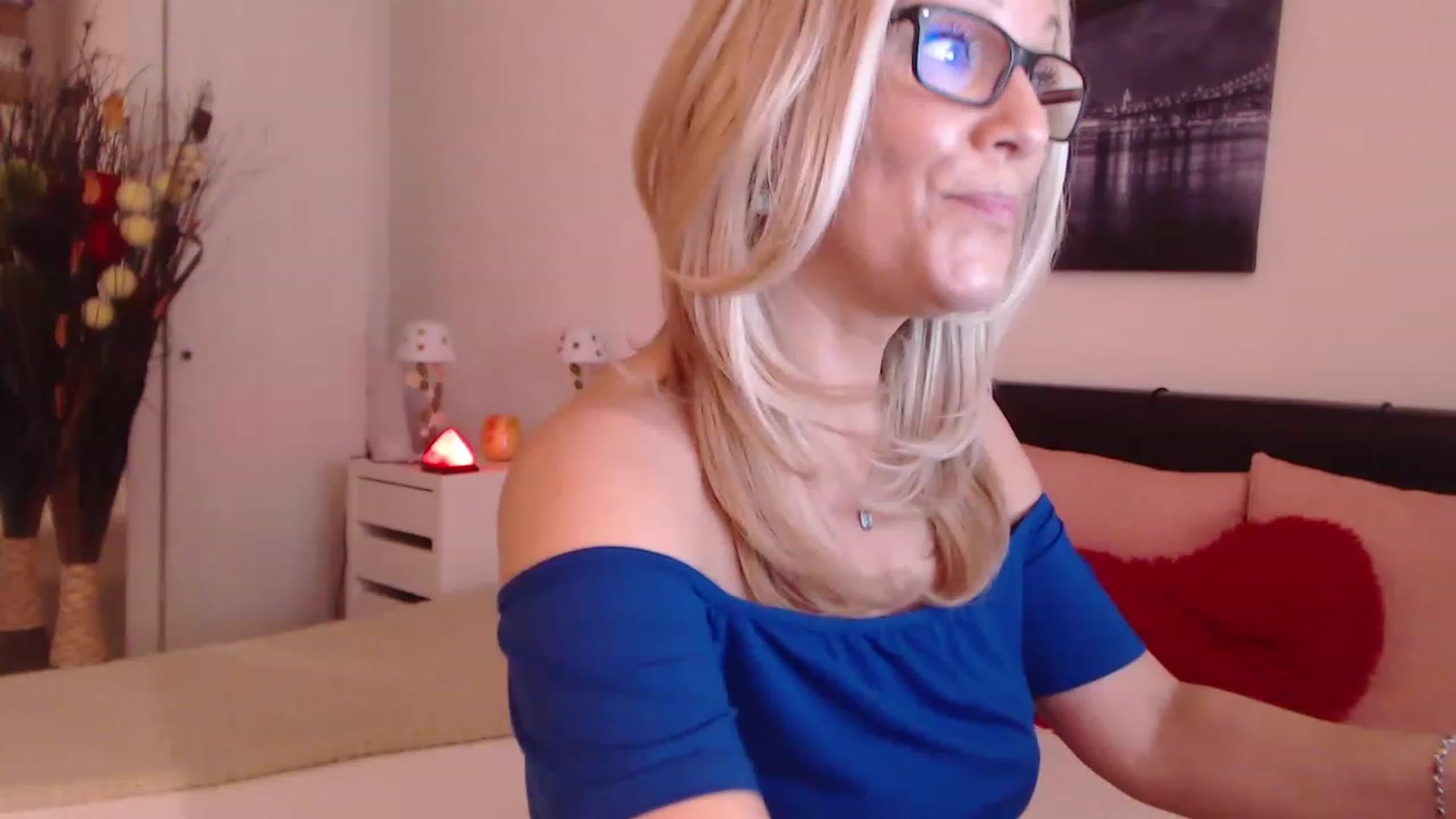 Gallery image thumbnail from Reeya71's myfreecams stream on, 02/06/2023, 09:35 image 9 of 20
