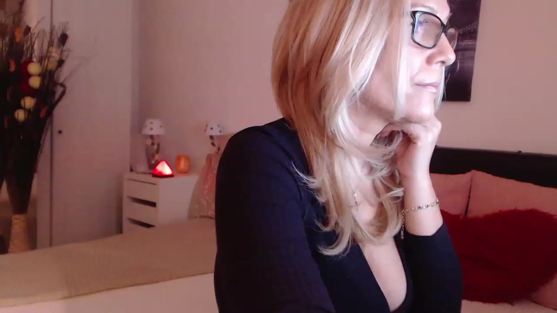 Gallery image thumbnail from Reeya71's myfreecams stream on, 02/07/2023, 05:12 image 3 of 20