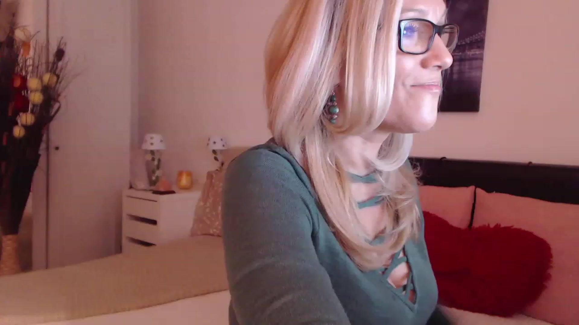 Gallery image thumbnail from Reeya71's myfreecams stream on, 02/15/2023, 02:33 image 7 of 20