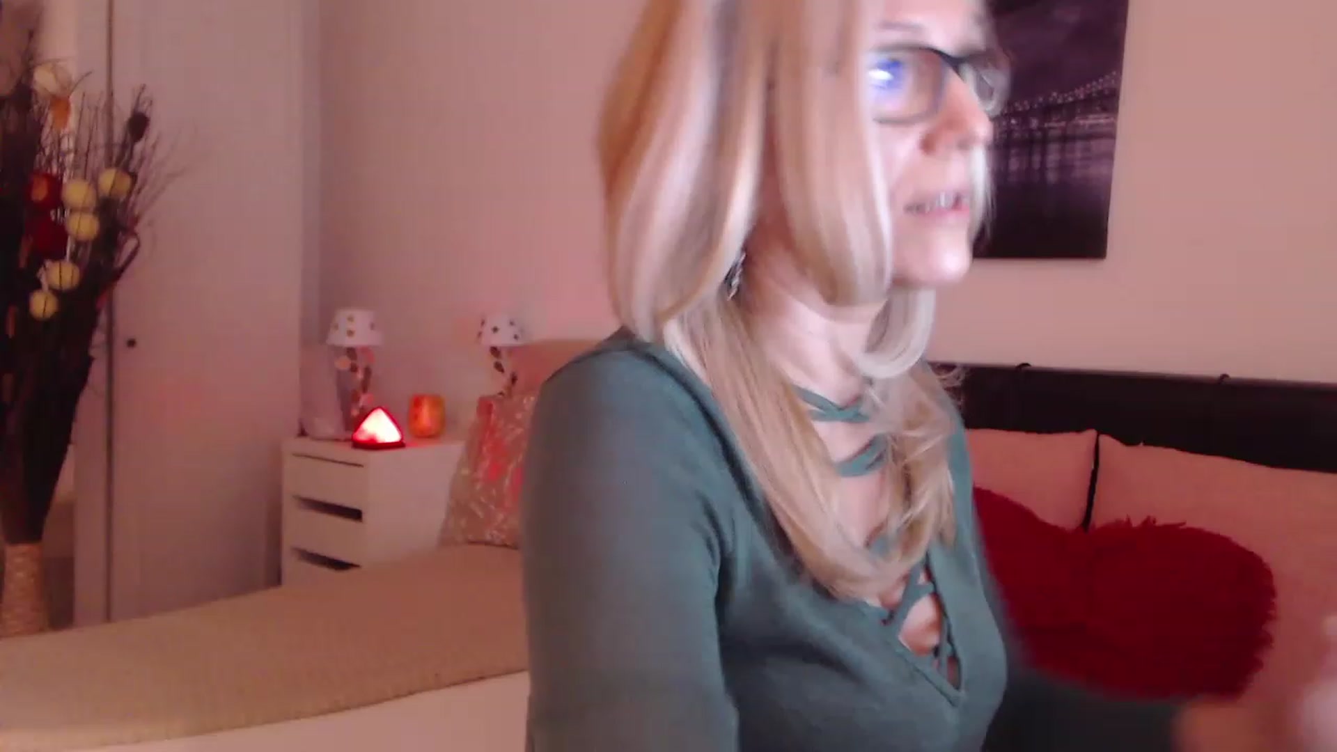 Gallery image thumbnail from Reeya71's myfreecams stream on, 02/15/2023, 02:33 image 14 of 20