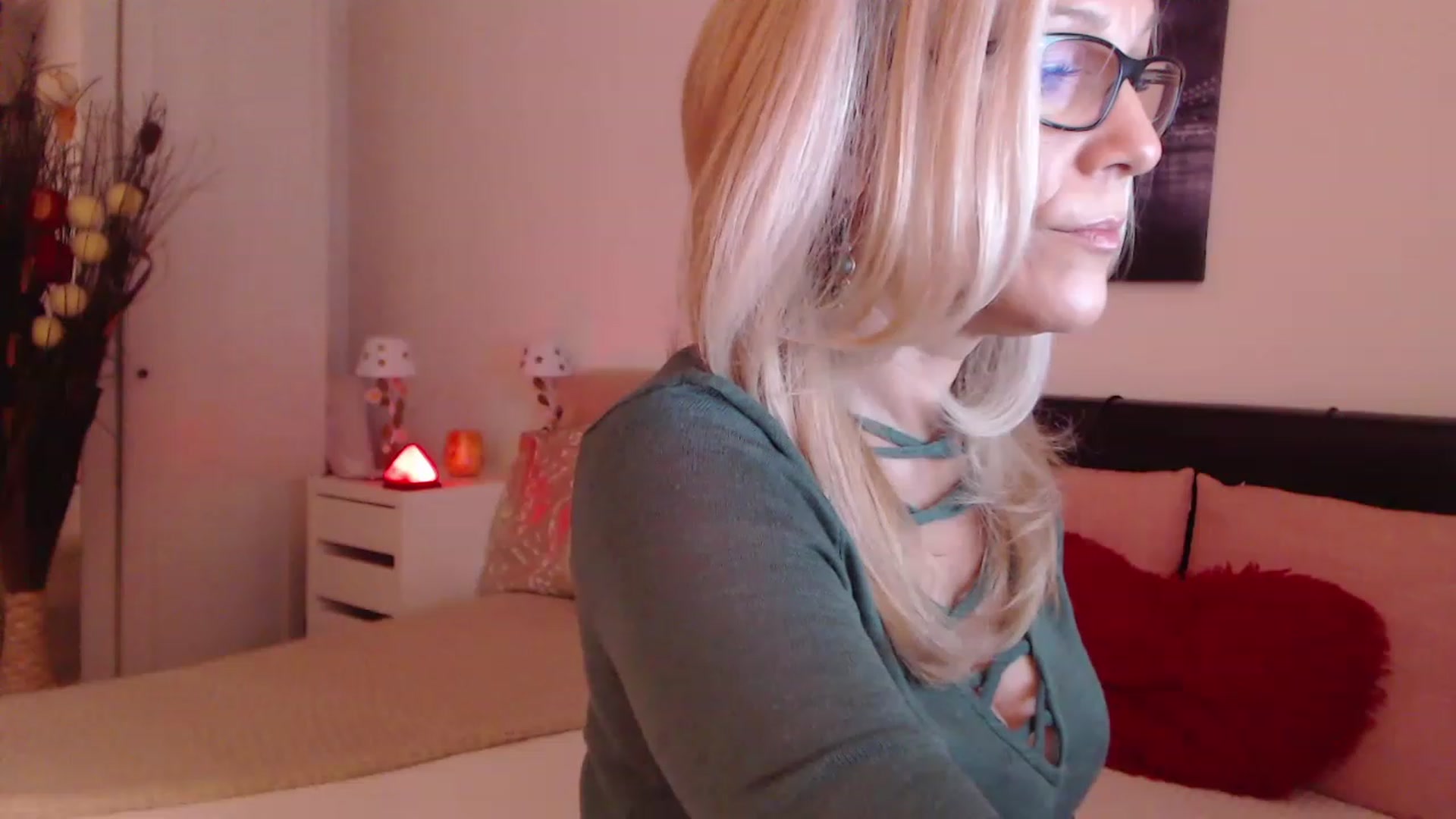 Gallery image thumbnail from Reeya71's myfreecams stream on, 02/15/2023, 02:33 image 18 of 20