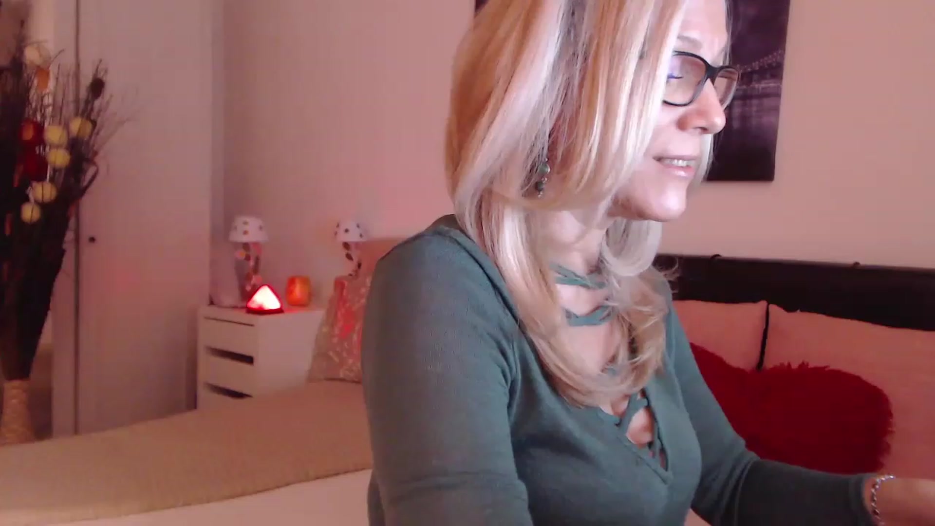 Gallery image thumbnail from Reeya71's myfreecams stream on, 02/15/2023, 02:33 image 3 of 20