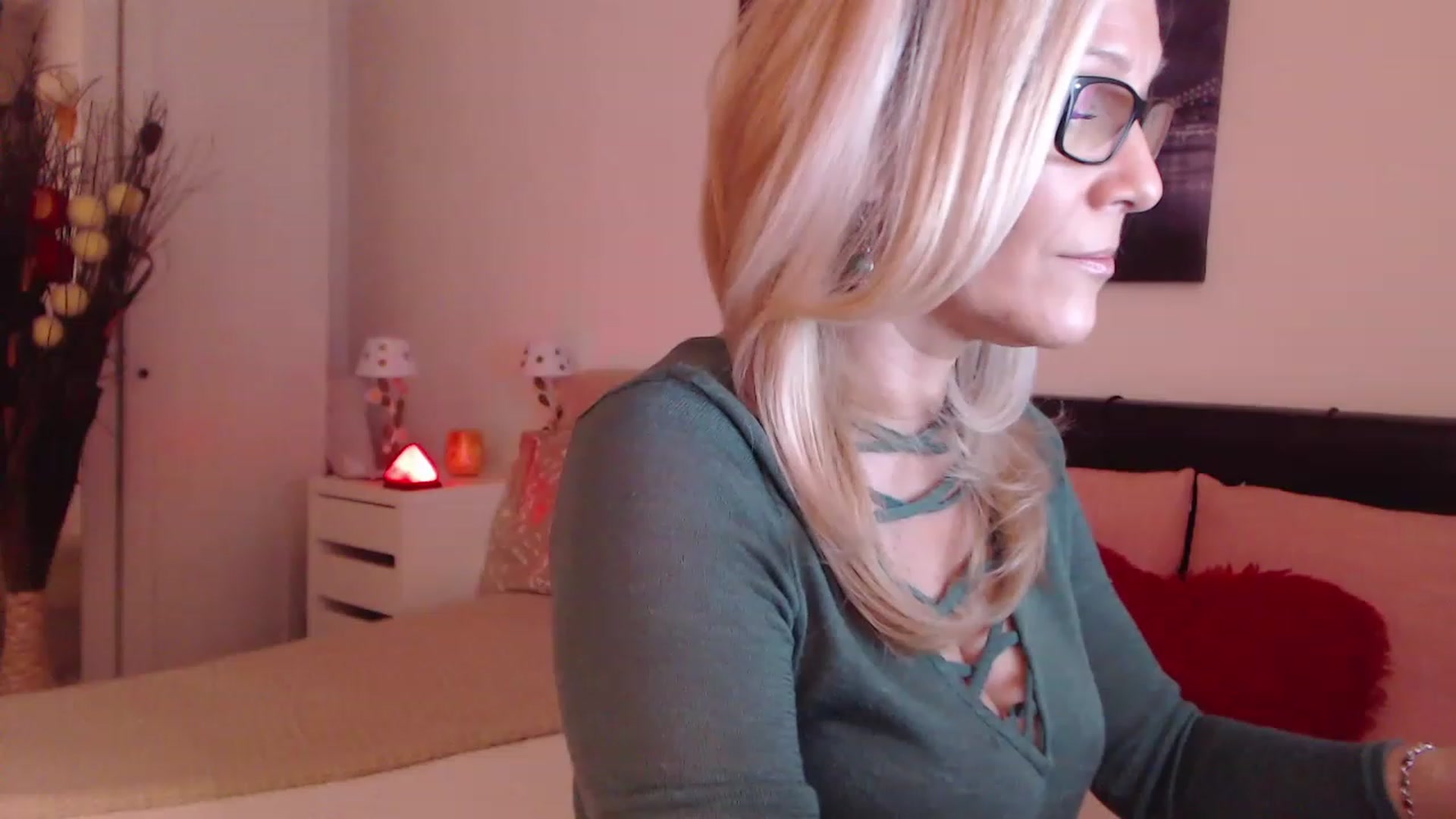 Gallery image thumbnail from Reeya71's myfreecams stream on, 02/15/2023, 02:33 image 2 of 20