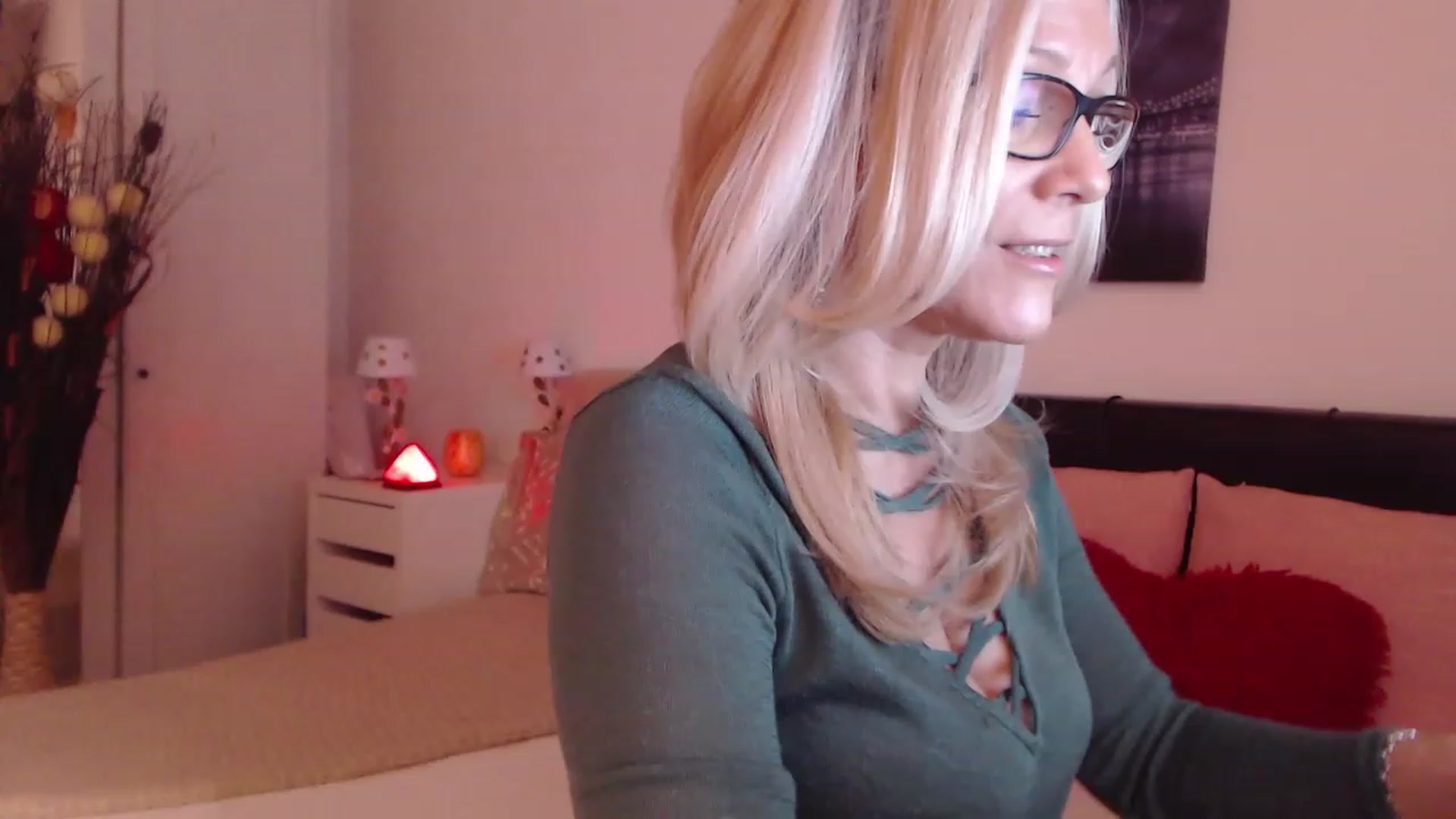 Gallery image thumbnail from Reeya71's myfreecams stream on, 02/15/2023, 02:33 image 8 of 20