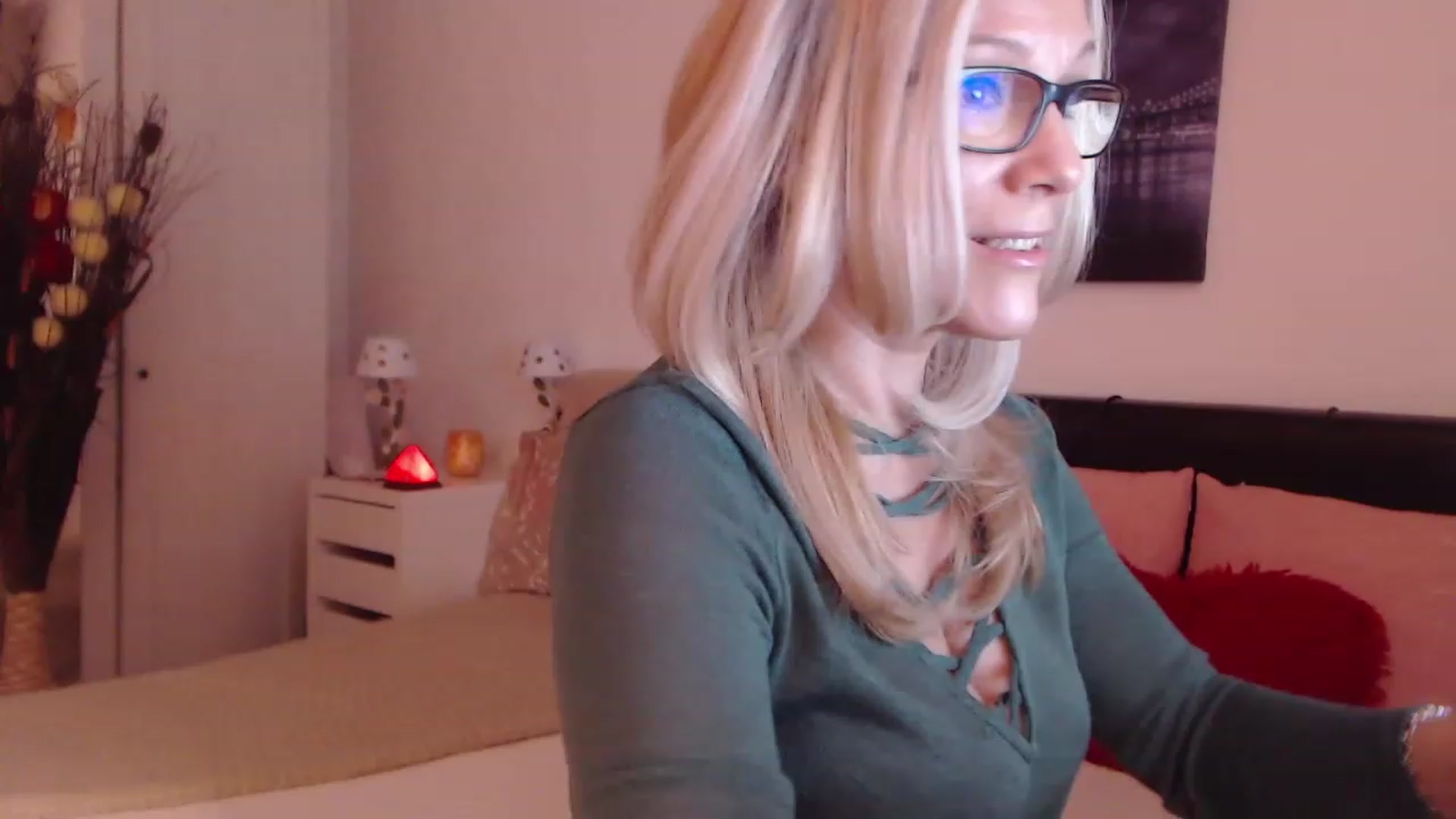 Gallery image thumbnail from Reeya71's myfreecams stream on, 02/15/2023, 02:33 image 9 of 20