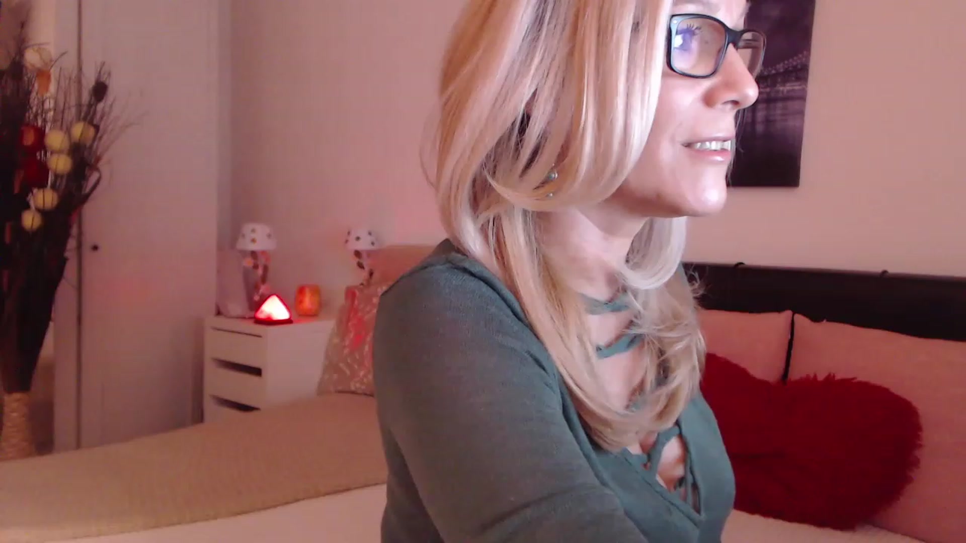 Gallery image thumbnail from Reeya71's myfreecams stream on, 02/15/2023, 02:33 image 5 of 20