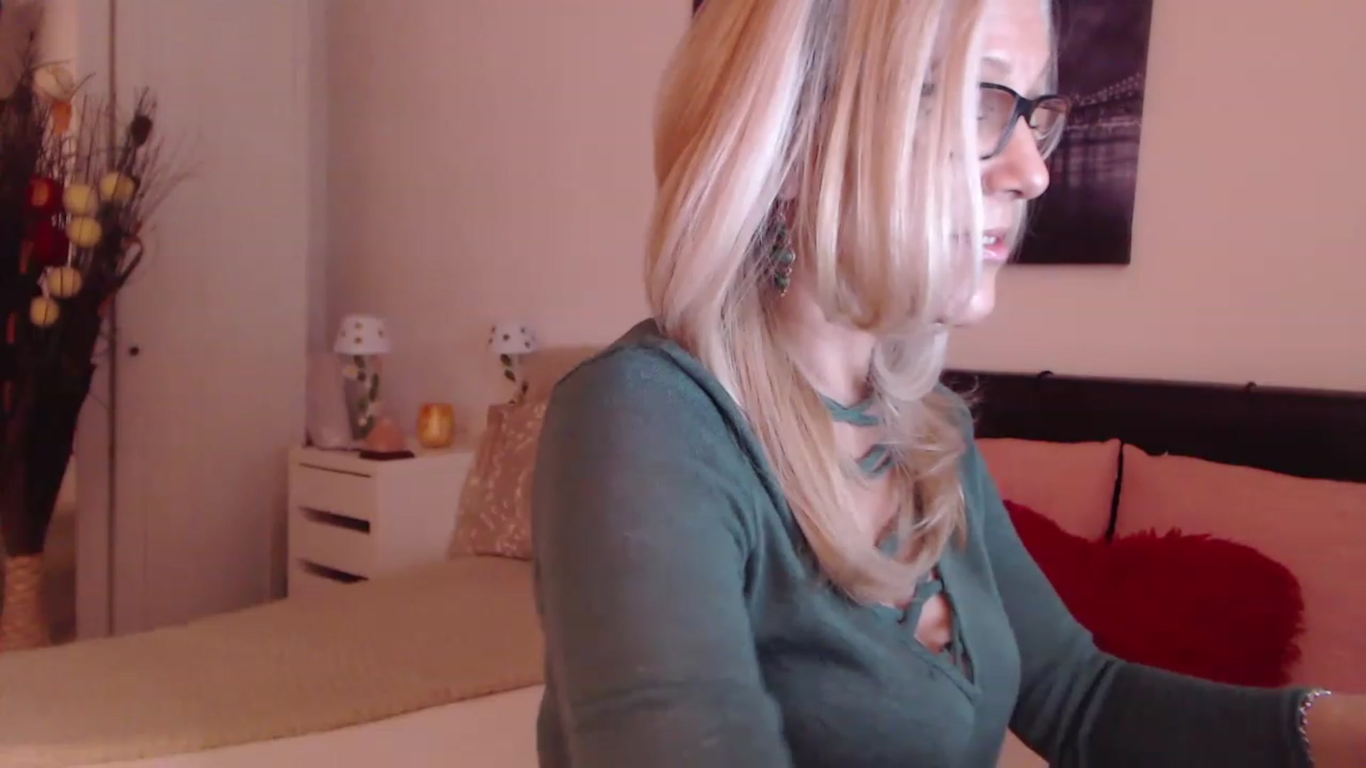 Gallery image thumbnail from Reeya71's myfreecams stream on, 02/15/2023, 02:33 image 11 of 20