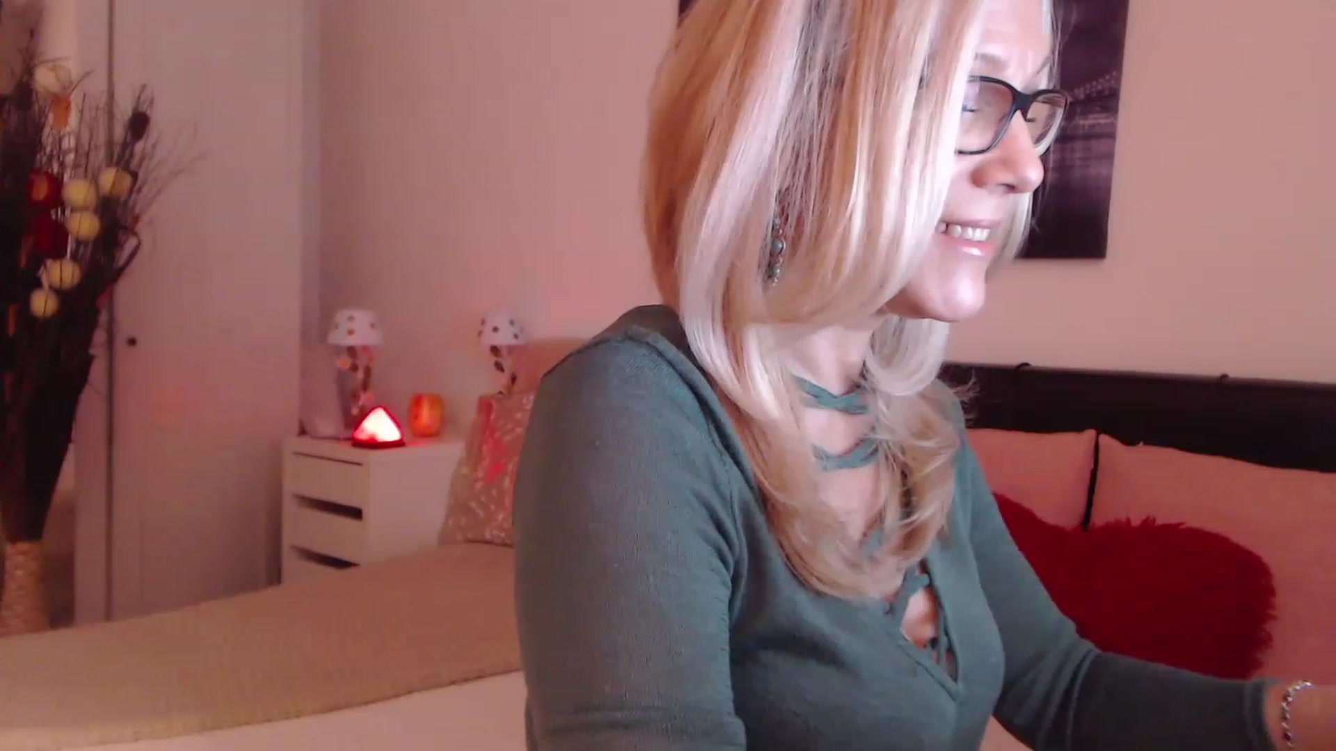 Gallery image thumbnail from Reeya71's myfreecams stream on, 02/15/2023, 02:33 image 1 of 20