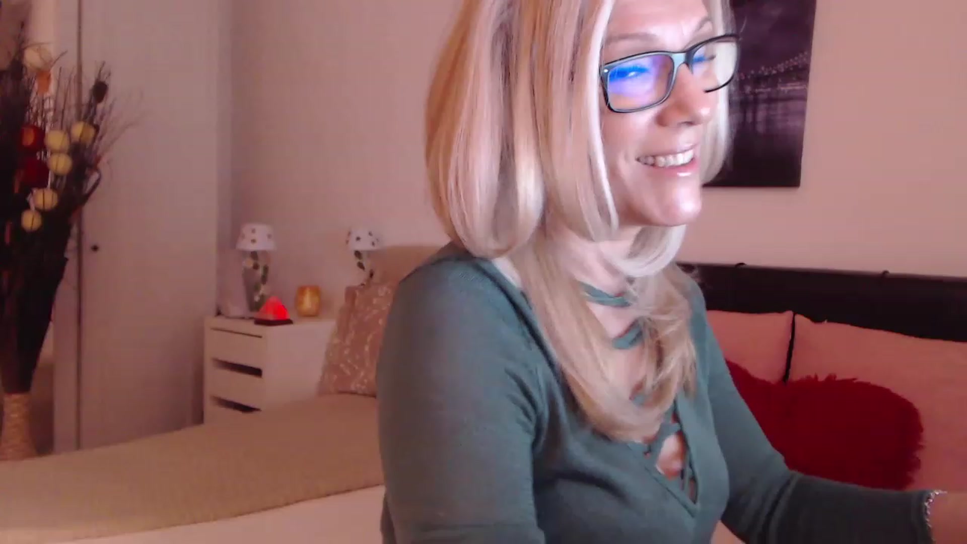 Gallery image thumbnail from Reeya71's myfreecams stream on, 02/15/2023, 02:33 image 13 of 20