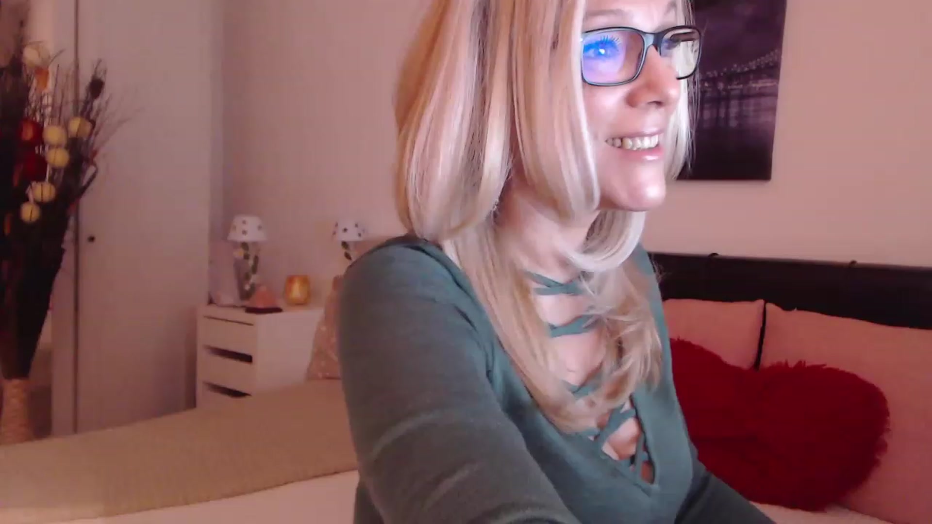 Gallery image thumbnail from Reeya71's myfreecams stream on, 02/15/2023, 02:33 image 15 of 20