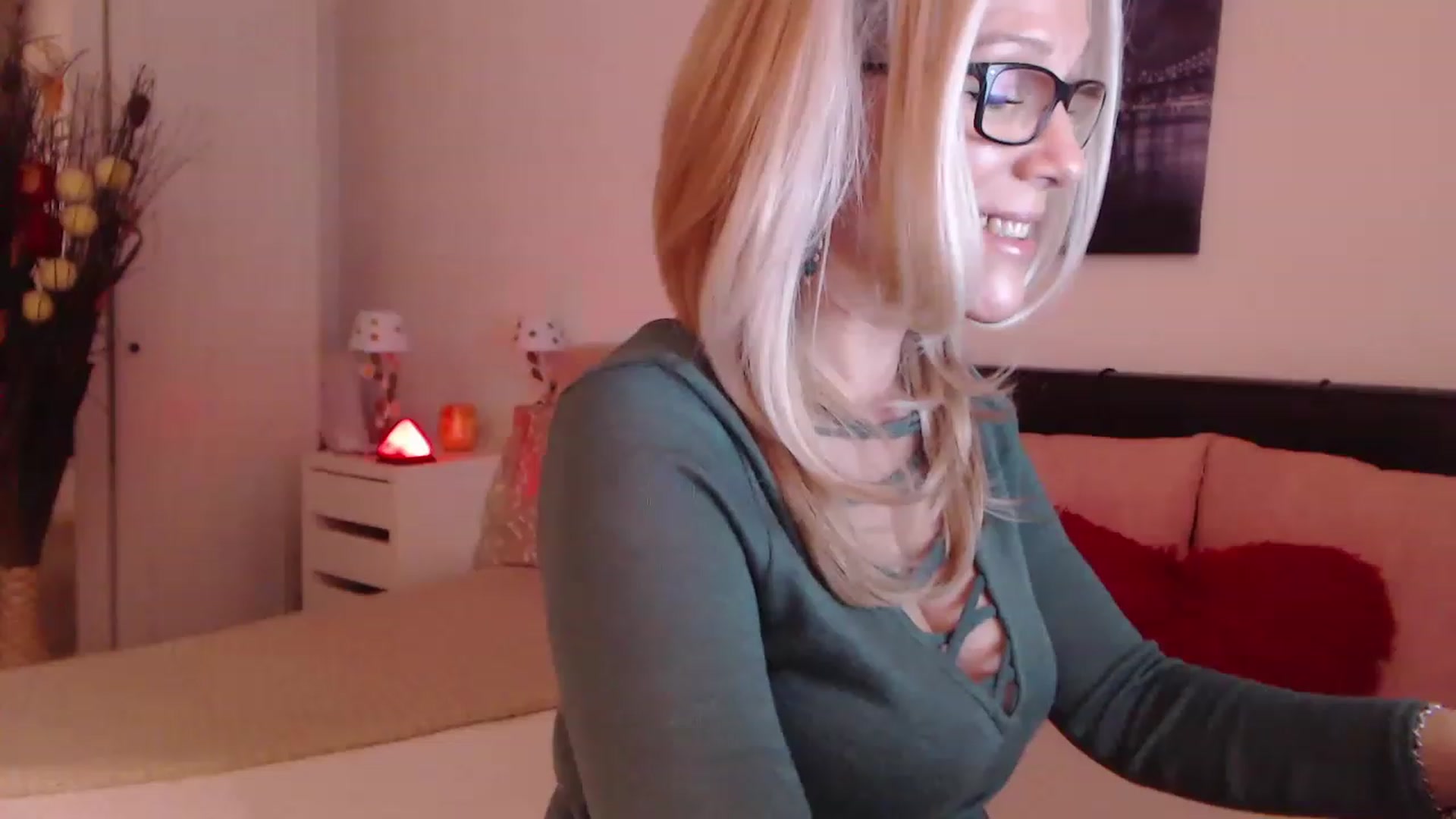 Gallery image thumbnail from Reeya71's myfreecams stream on, 02/15/2023, 03:58 image 16 of 20