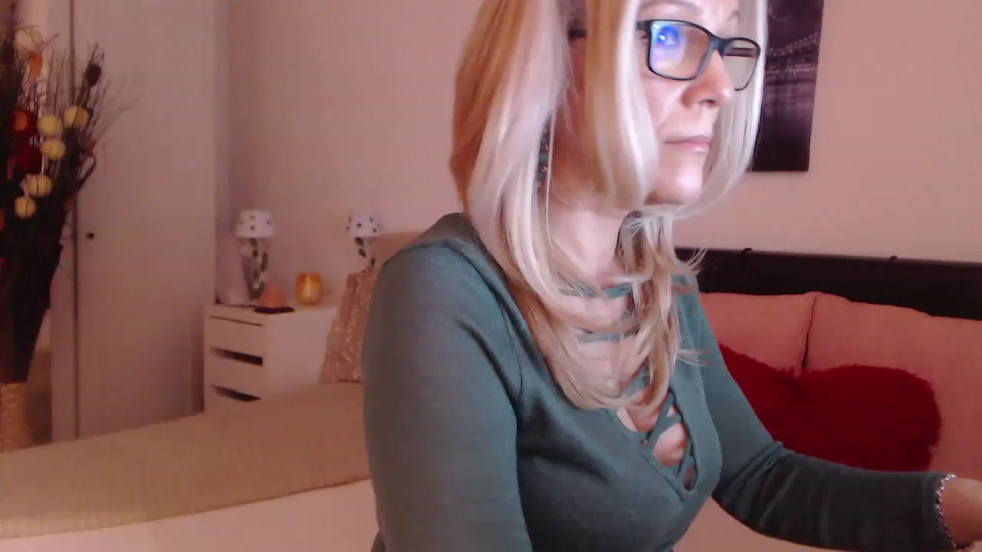 Gallery image thumbnail from Reeya71's myfreecams stream on, 02/15/2023, 03:58 image 15 of 20