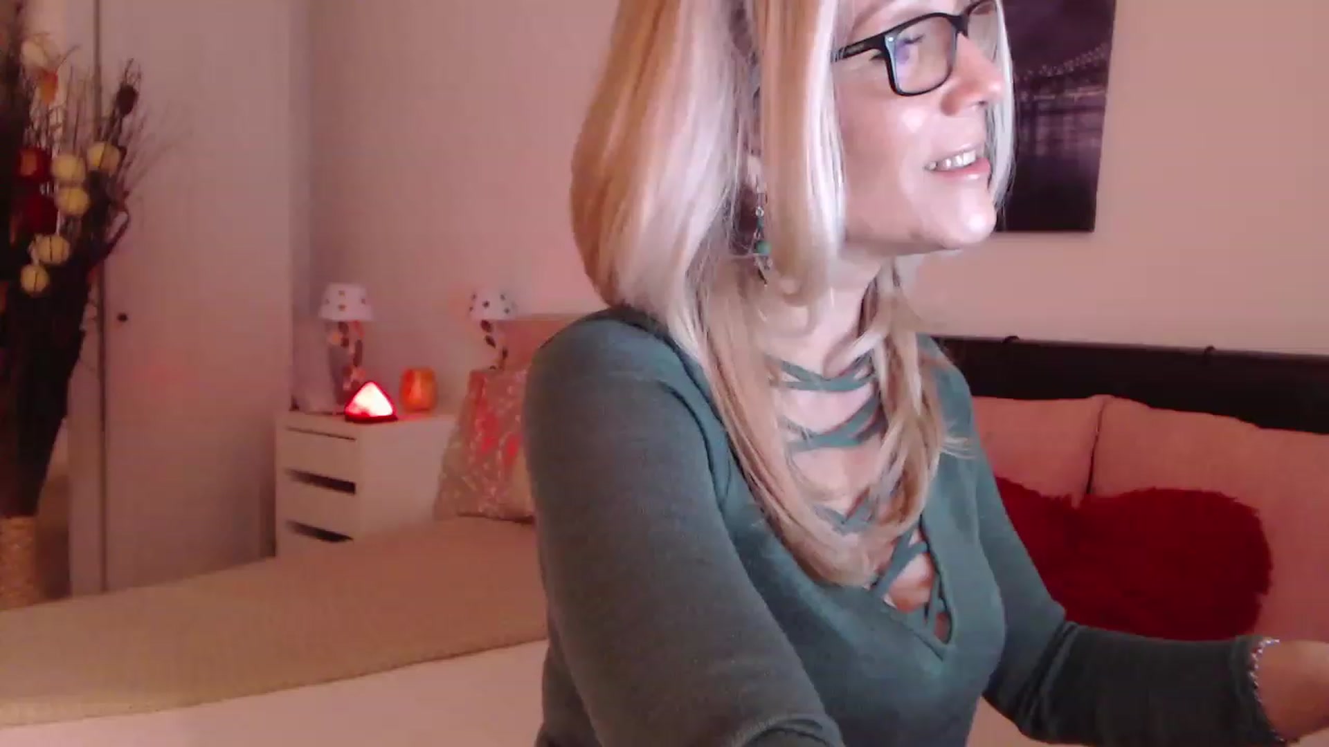 Gallery image thumbnail from Reeya71's myfreecams stream on, 02/15/2023, 03:58 image 13 of 20