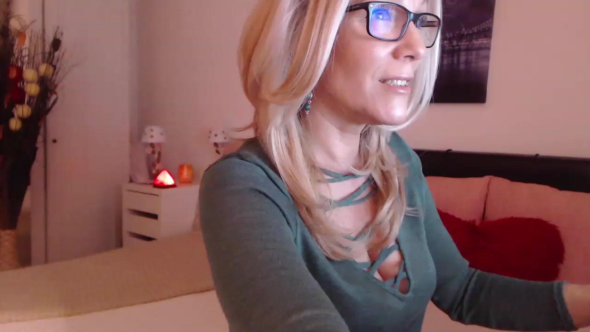 Gallery image thumbnail from Reeya71's myfreecams stream on, 02/15/2023, 03:58 image 9 of 20
