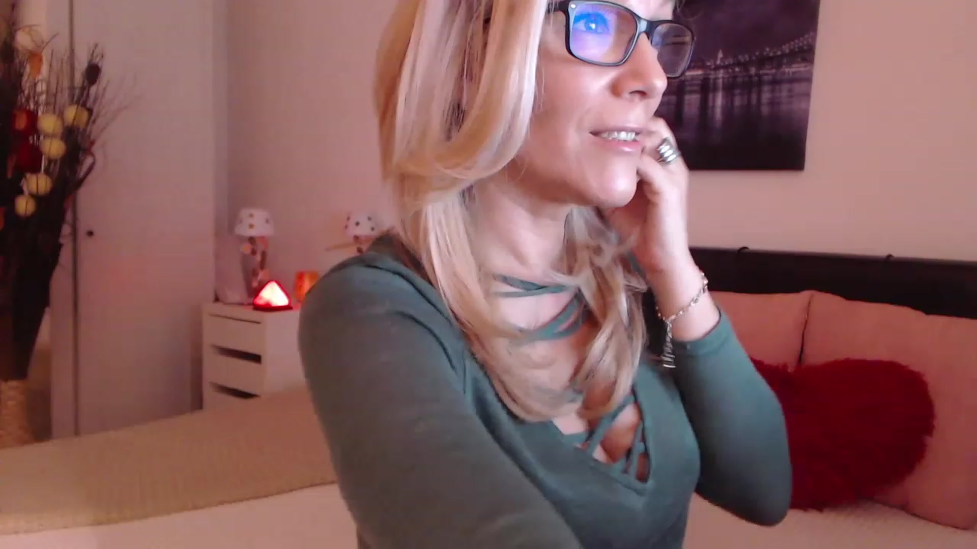 Gallery image thumbnail from Reeya71's myfreecams stream on, 02/15/2023, 03:58 image 11 of 20