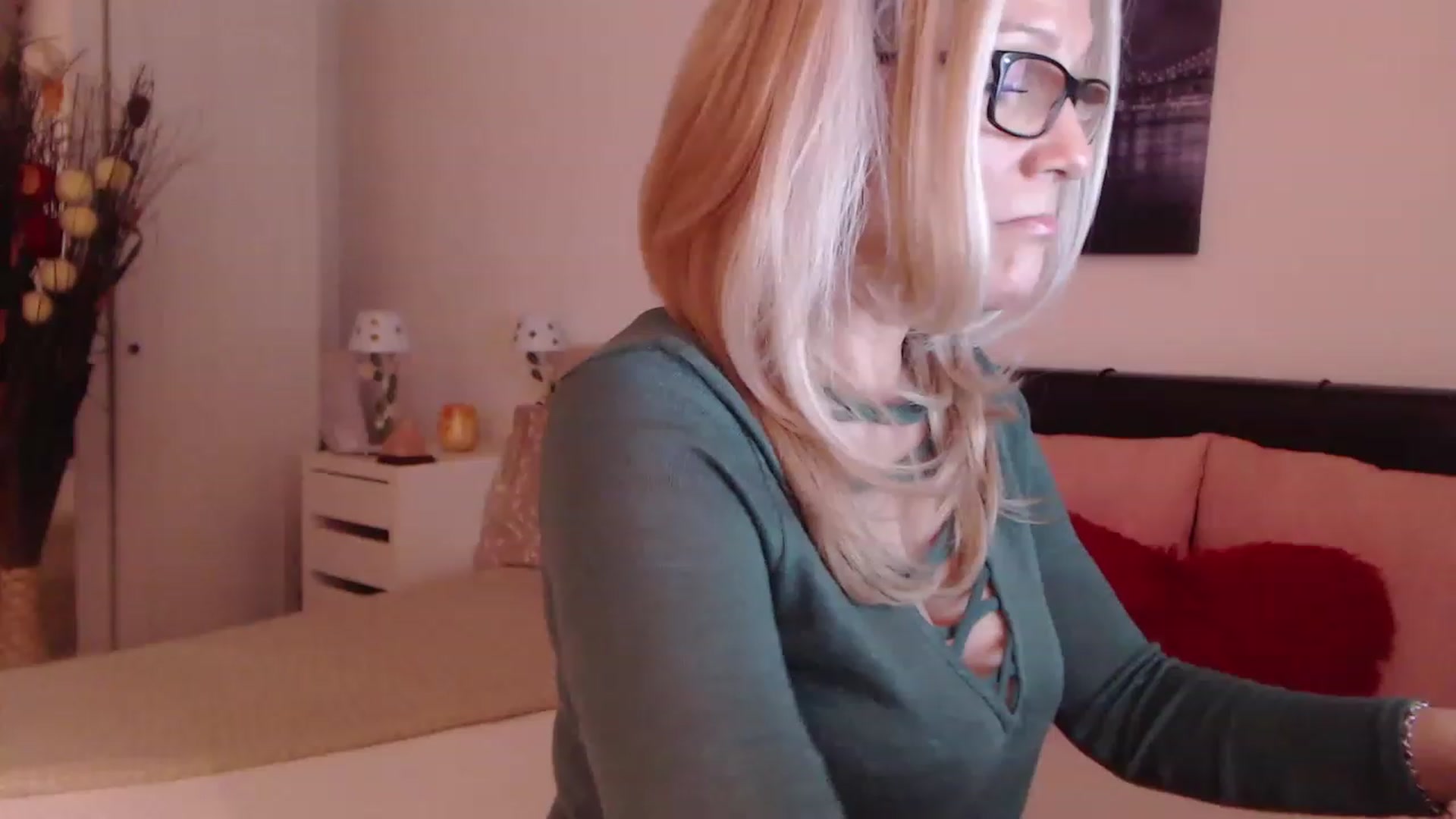 Gallery image thumbnail from Reeya71's myfreecams stream on, 02/15/2023, 03:58 image 18 of 20