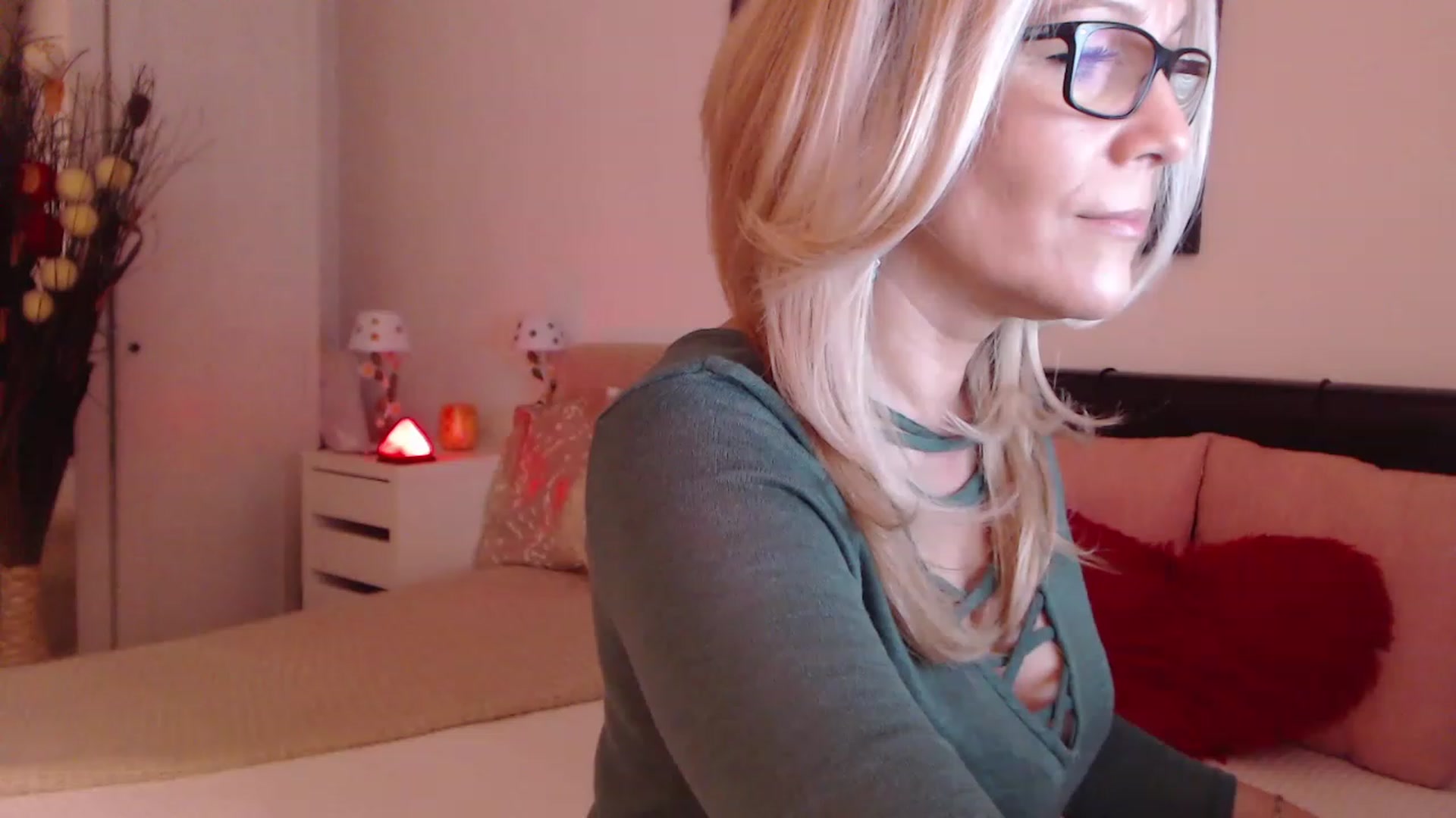 Gallery image thumbnail from Reeya71's myfreecams stream on, 02/15/2023, 03:58 image 3 of 20