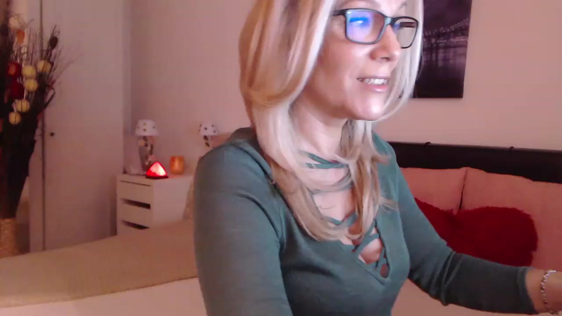 Gallery image thumbnail from Reeya71's myfreecams stream on, 02/15/2023, 03:58 image 4 of 20
