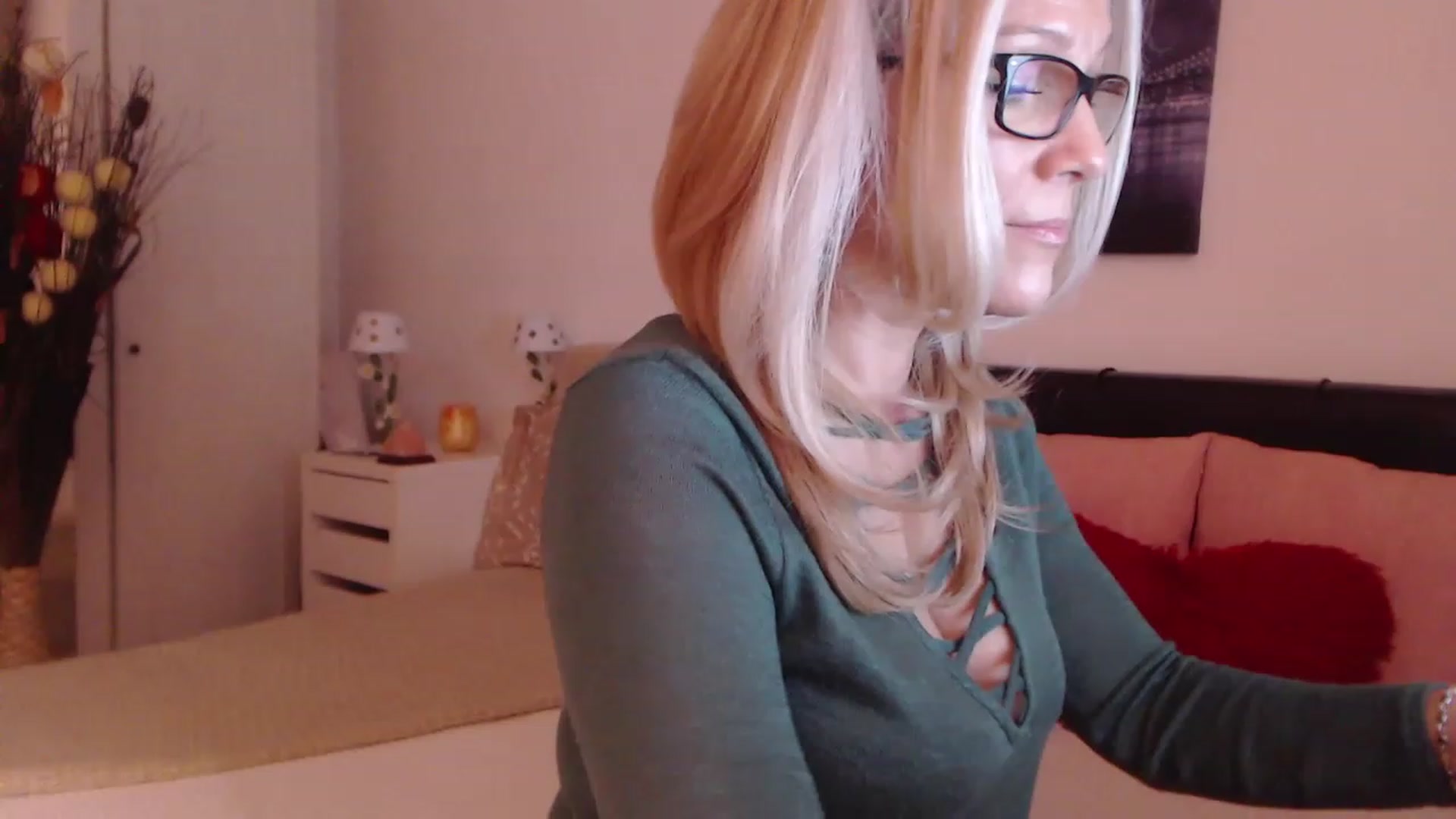 Gallery image thumbnail from Reeya71's myfreecams stream on, 02/15/2023, 03:58 image 17 of 20