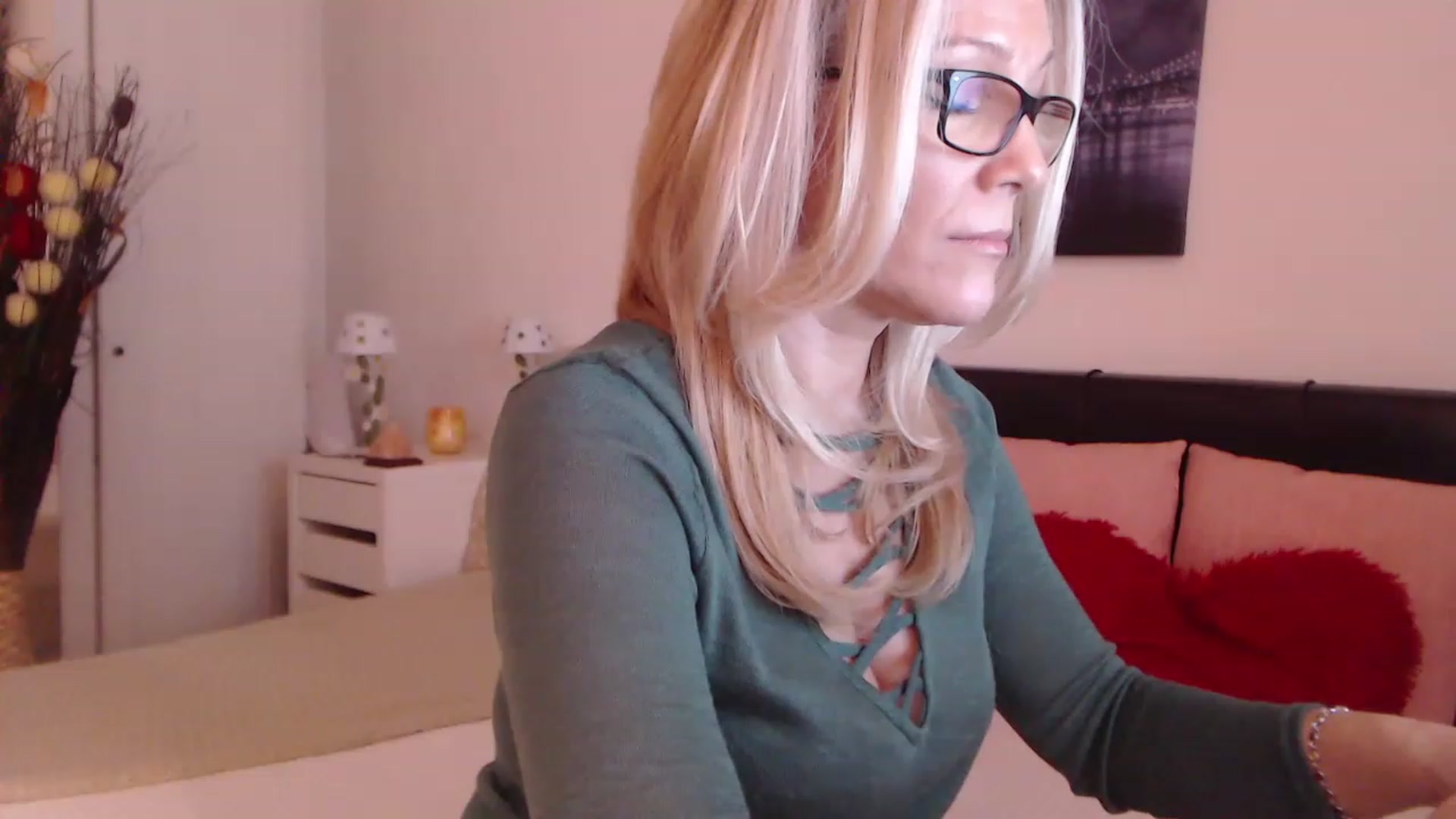 Gallery image thumbnail from Reeya71's myfreecams stream on, 02/15/2023, 07:40 image 11 of 20