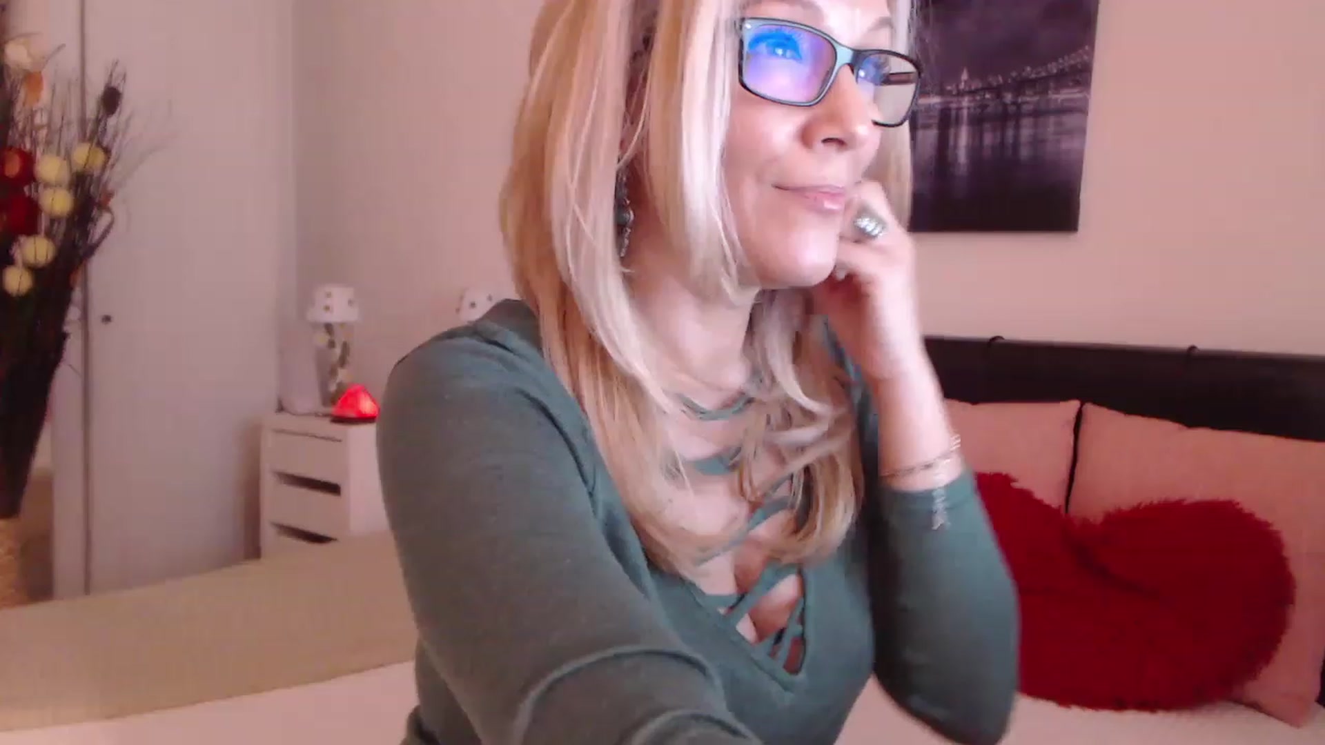 Gallery image thumbnail from Reeya71's myfreecams stream on, 02/15/2023, 07:40 image 3 of 20