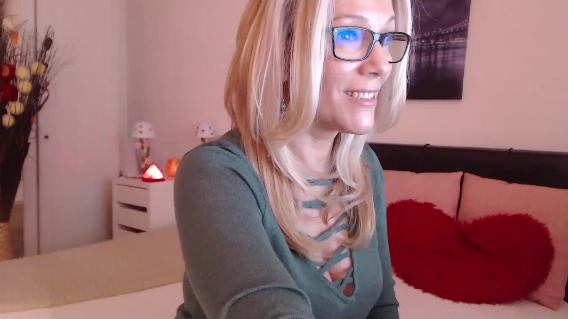 Gallery image thumbnail from Reeya71's myfreecams stream on, 02/15/2023, 07:40 image 20 of 20