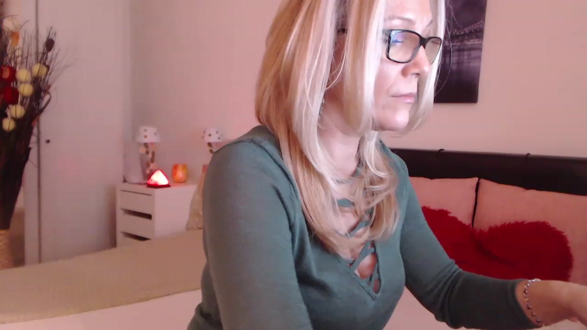 Gallery image thumbnail from Reeya71's myfreecams stream on, 02/15/2023, 07:40 image 1 of 20