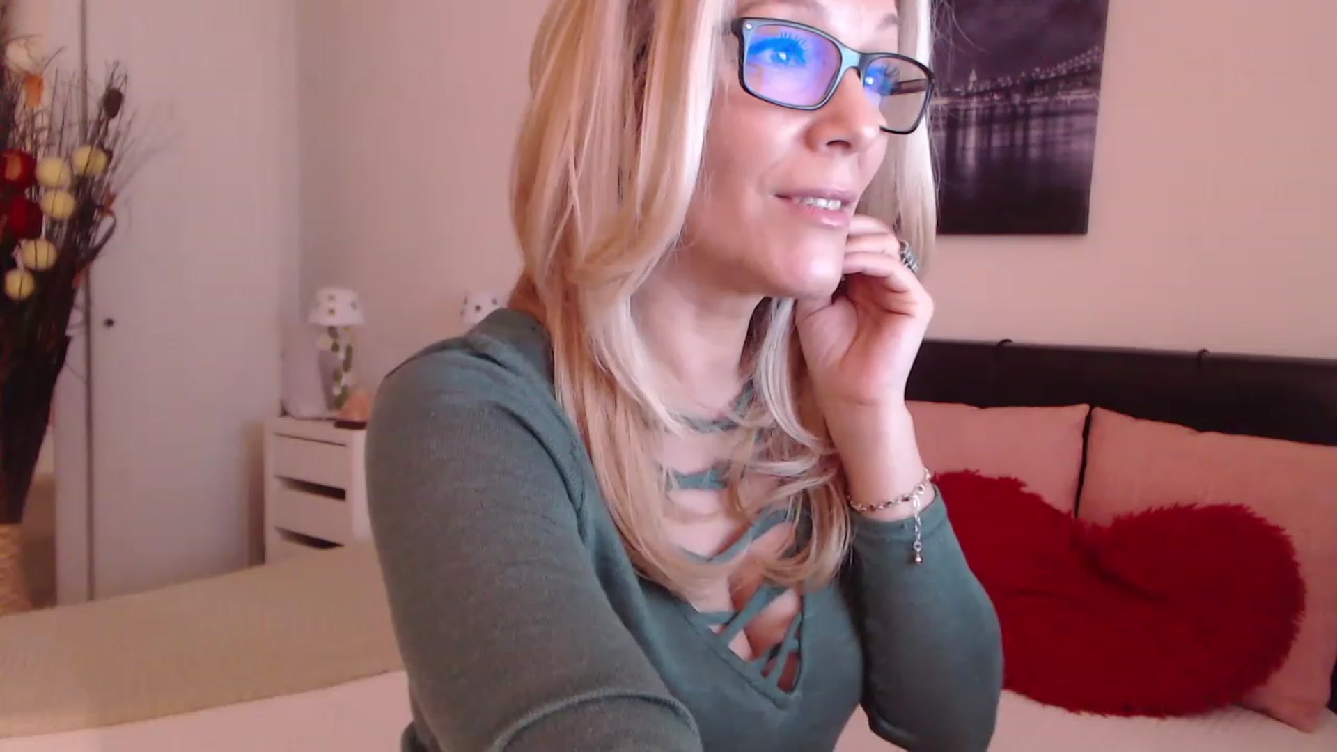 Gallery image thumbnail from Reeya71's myfreecams stream on, 02/15/2023, 07:40 image 9 of 20