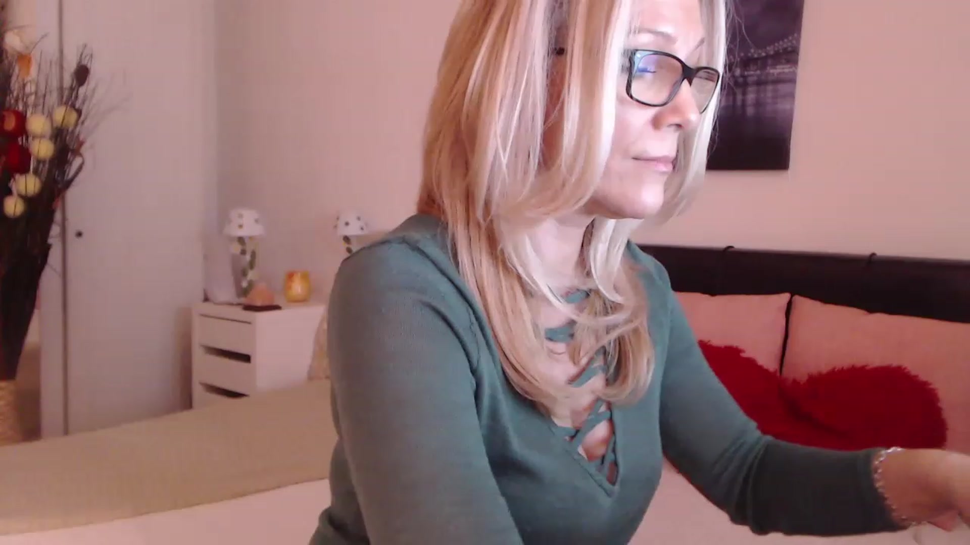 Gallery image thumbnail from Reeya71's myfreecams stream on, 02/15/2023, 07:40 image 17 of 20