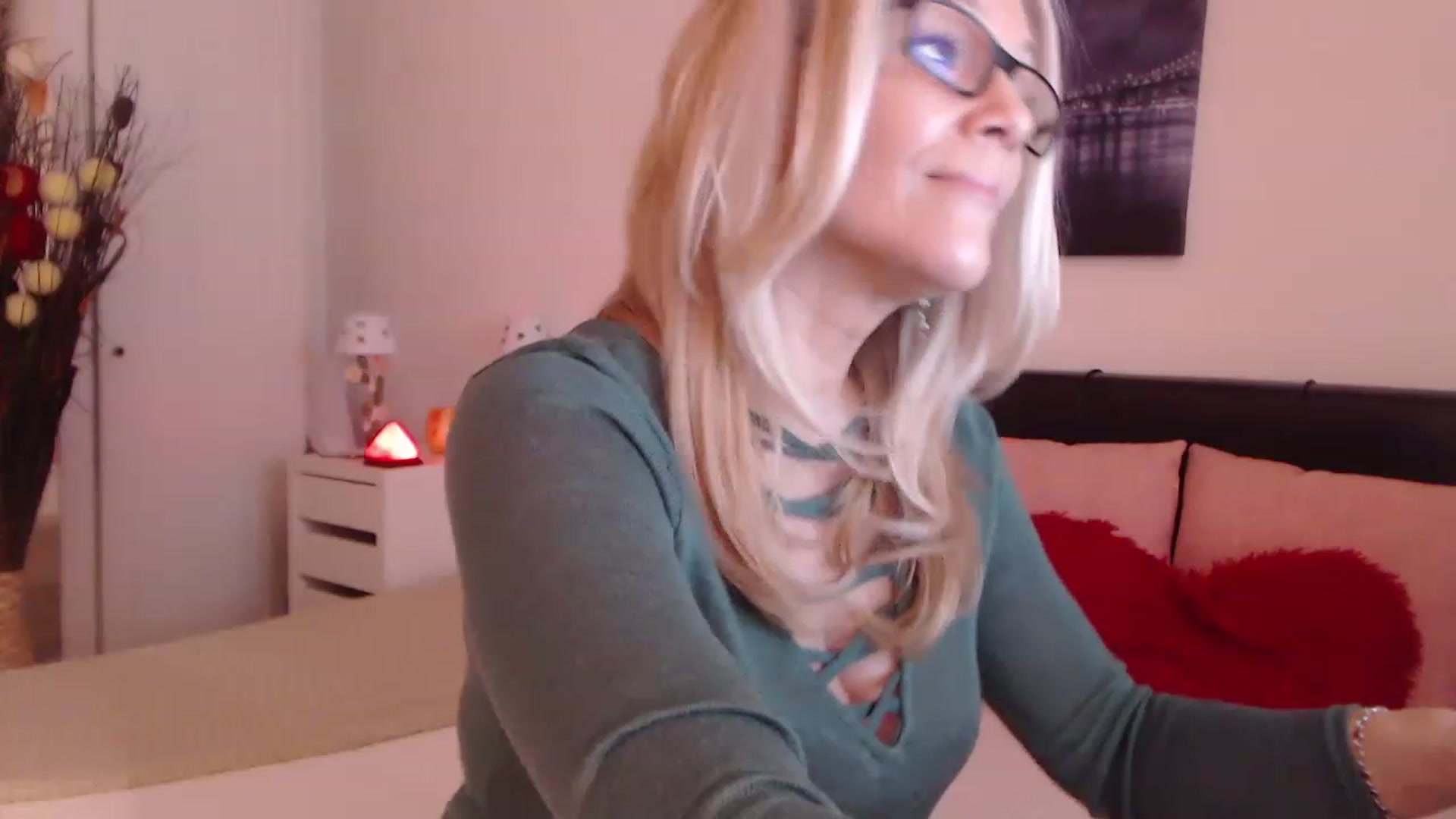 Gallery image thumbnail from Reeya71's myfreecams stream on, 02/15/2023, 07:40 image 13 of 20