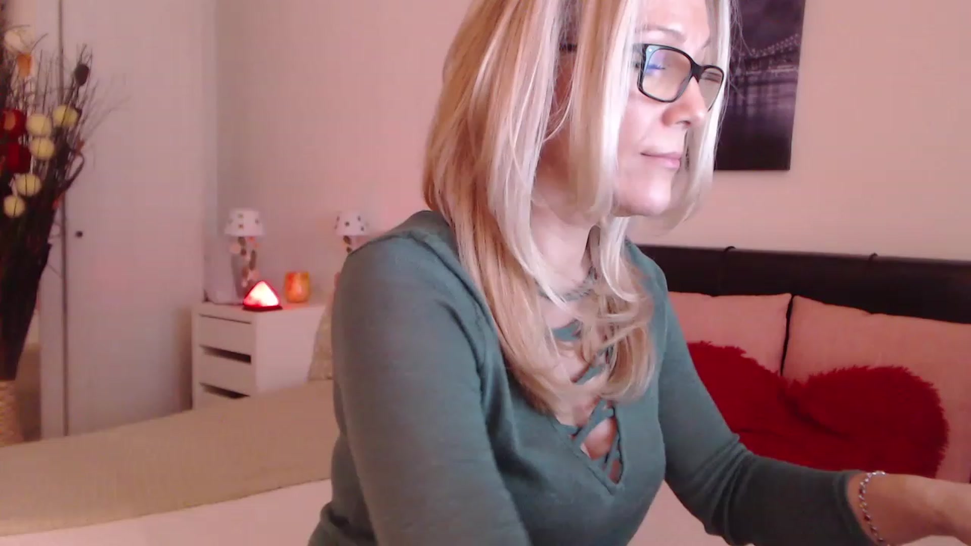 Gallery image thumbnail from Reeya71's myfreecams stream on, 02/15/2023, 07:40 image 2 of 20