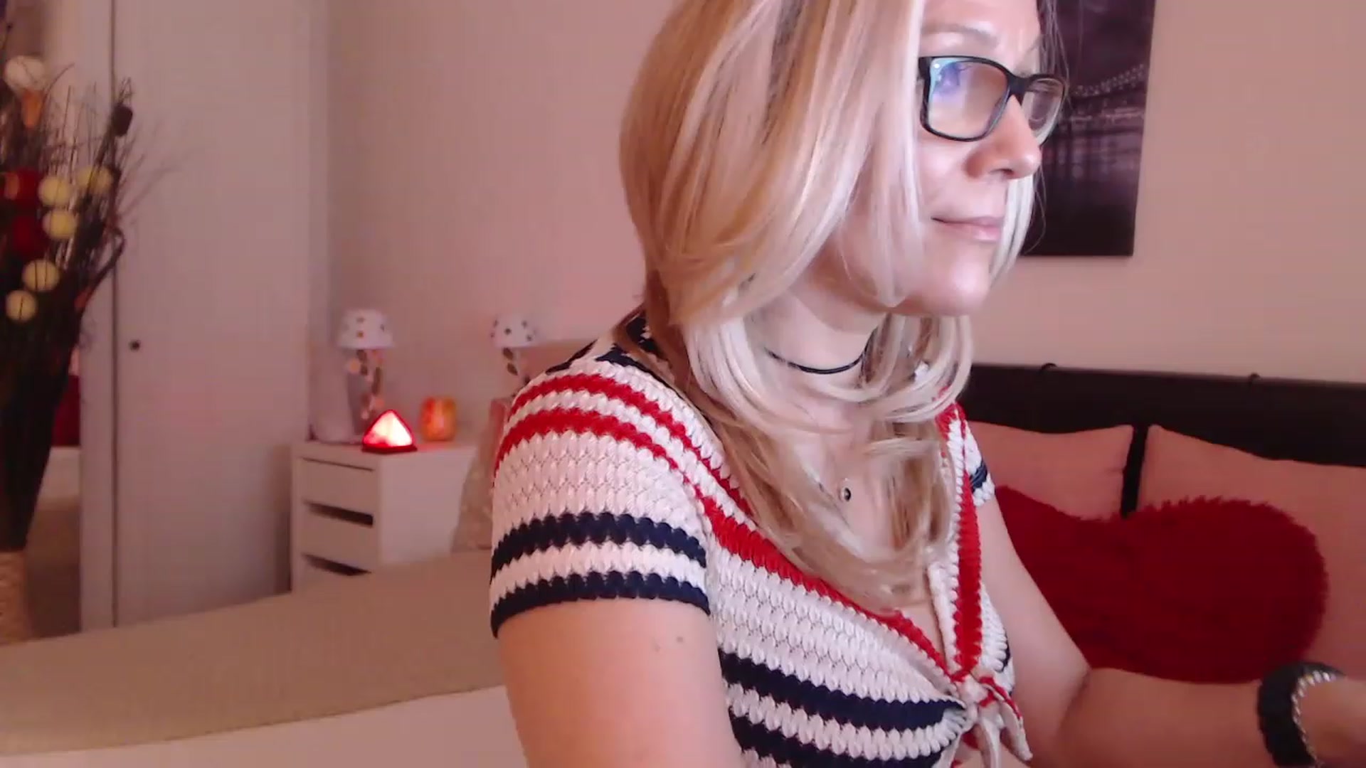 Gallery image thumbnail from Reeya71's myfreecams stream on, 02/16/2023, 06:41 image 14 of 20