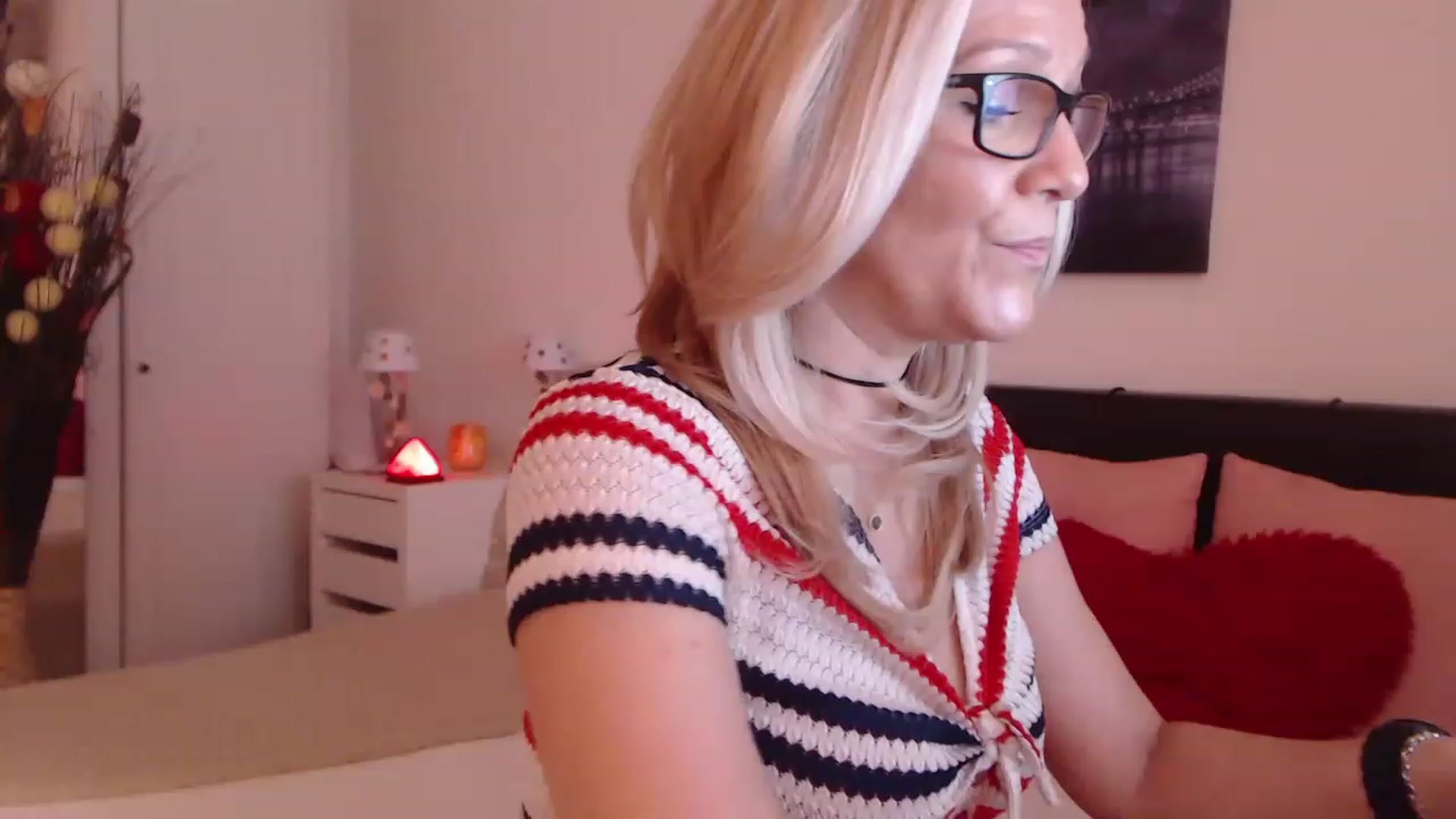 Gallery image thumbnail from Reeya71's myfreecams stream on, 02/16/2023, 06:41 image 16 of 20