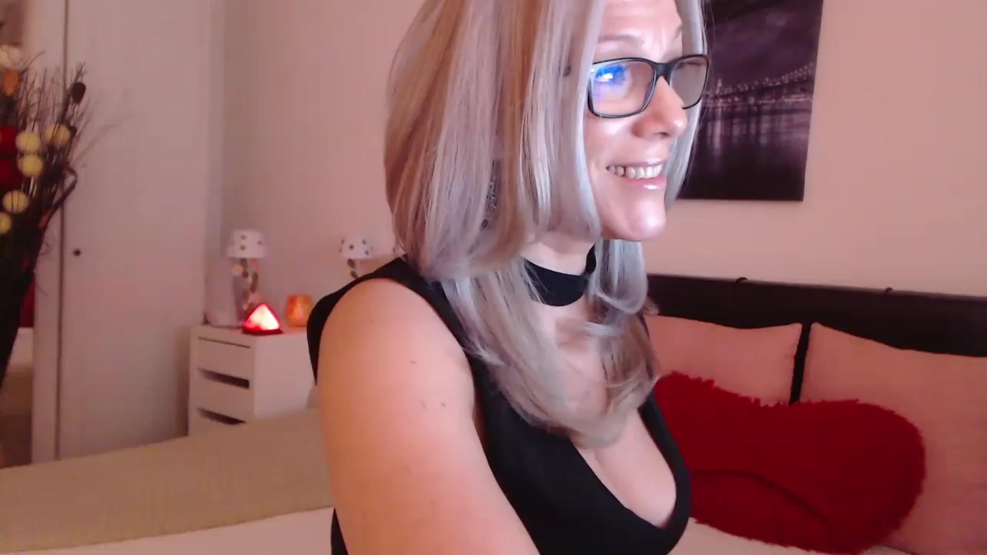 Gallery image thumbnail from Reeya71's myfreecams stream on, 02/17/2023, 07:37 image 5 of 20