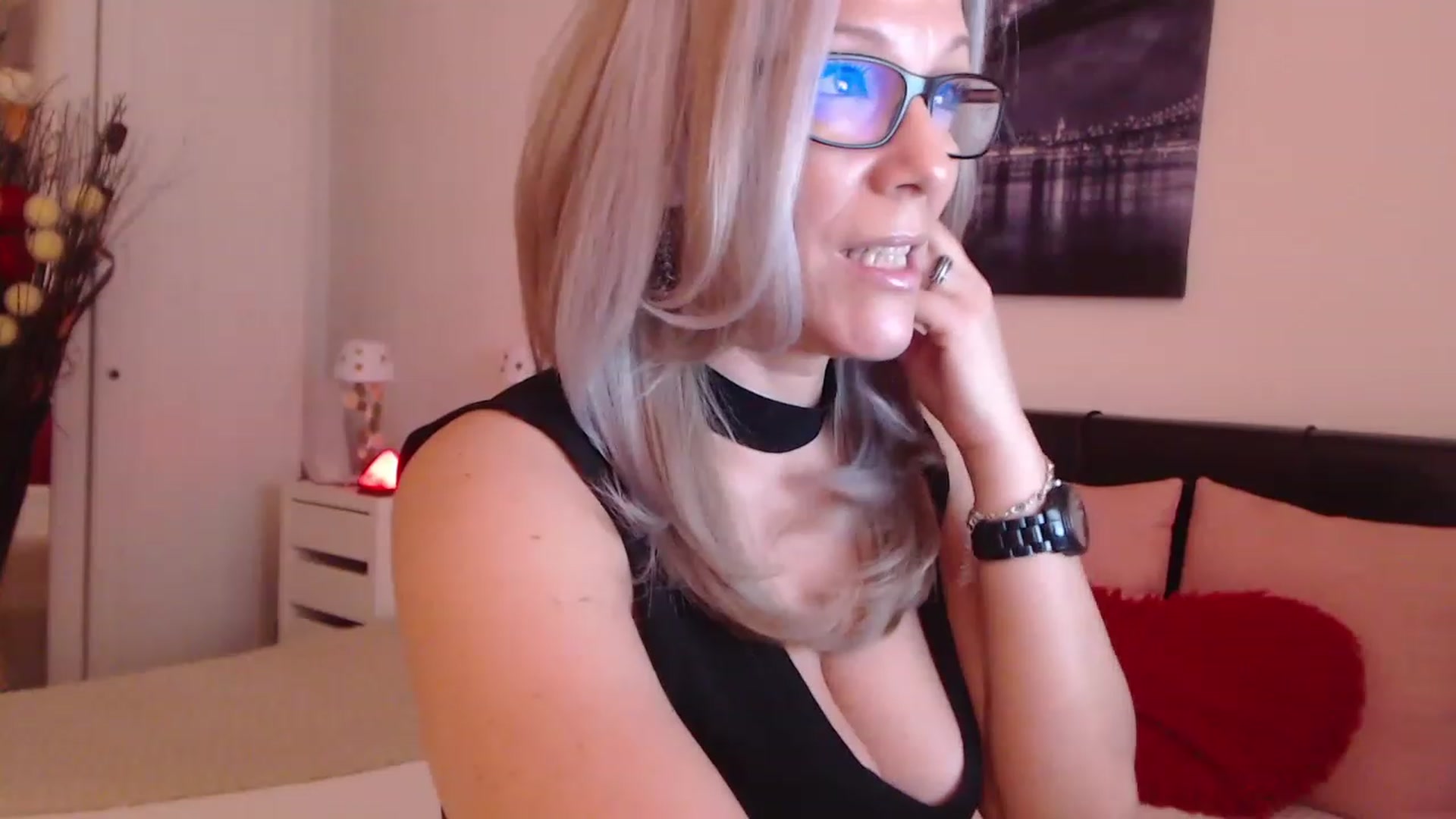 Gallery image thumbnail from Reeya71's myfreecams stream on, 02/17/2023, 07:37 image 7 of 20