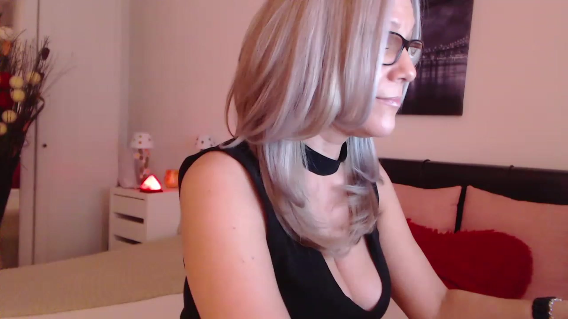 Gallery image thumbnail from Reeya71's myfreecams stream on, 02/17/2023, 07:37 image 6 of 20