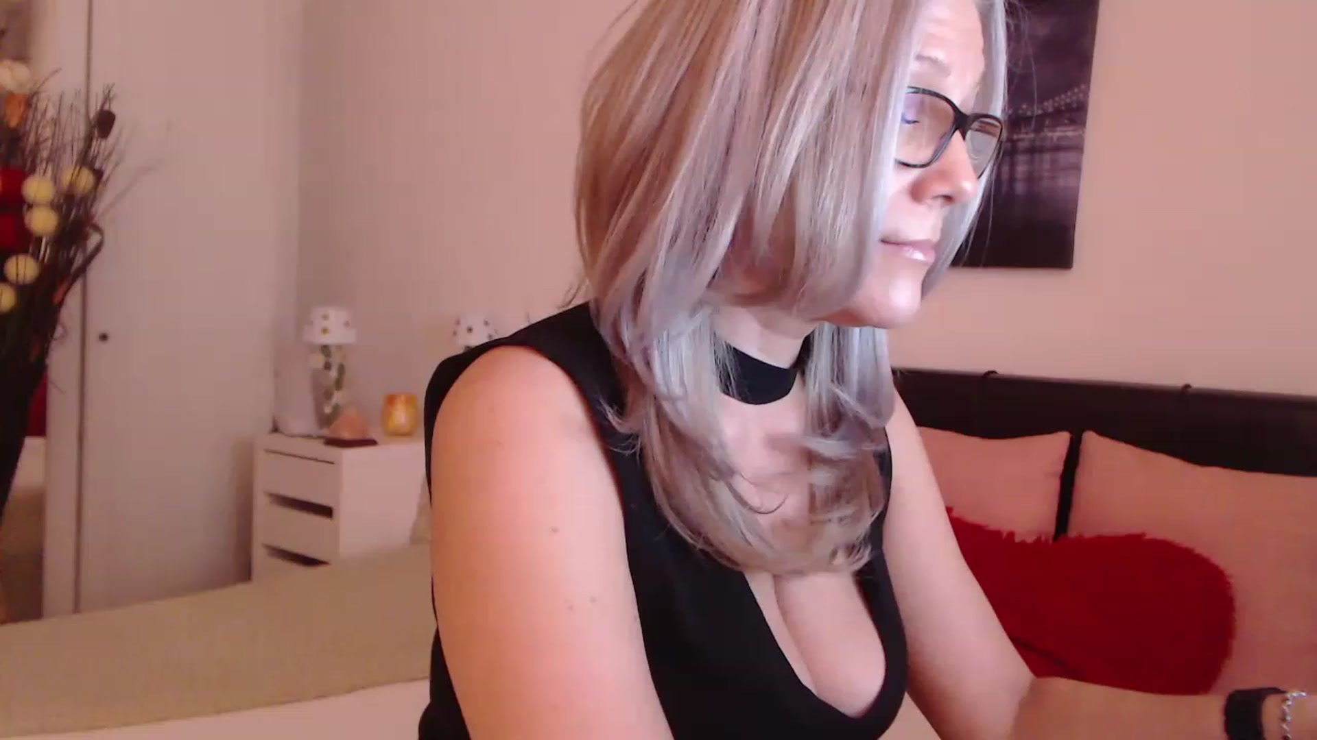 Gallery image thumbnail from Reeya71's myfreecams stream on, 02/17/2023, 07:37 image 9 of 20