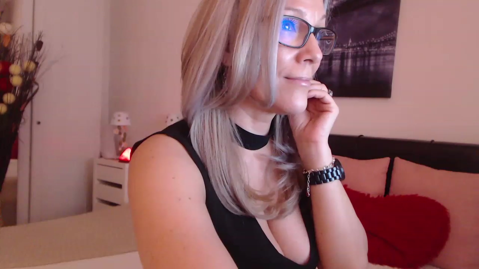 Gallery image thumbnail from Reeya71's myfreecams stream on, 02/17/2023, 07:37 image 16 of 20