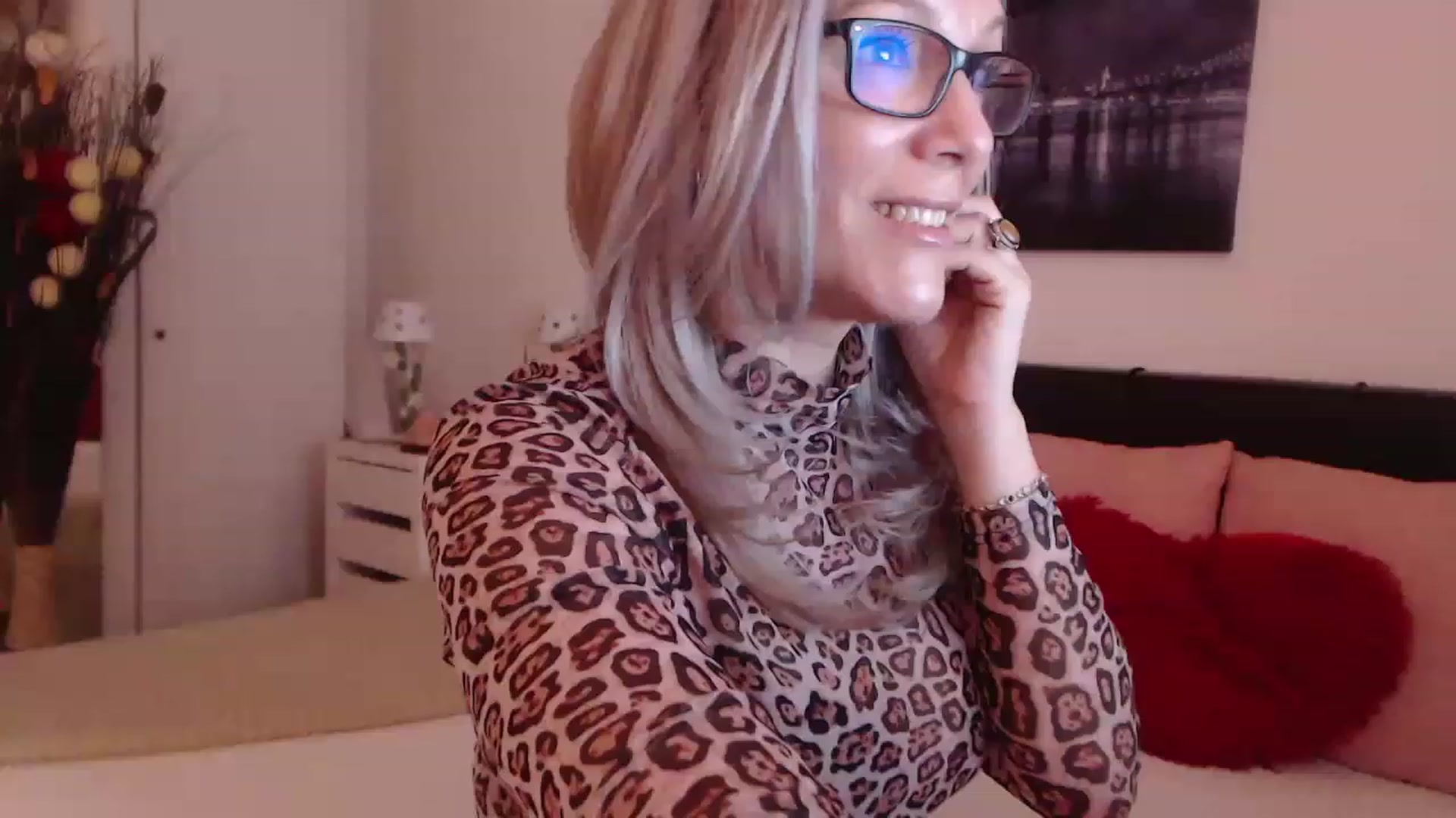 Gallery image thumbnail from Reeya71's myfreecams stream on, 02/18/2023, 08:13 image 10 of 20
