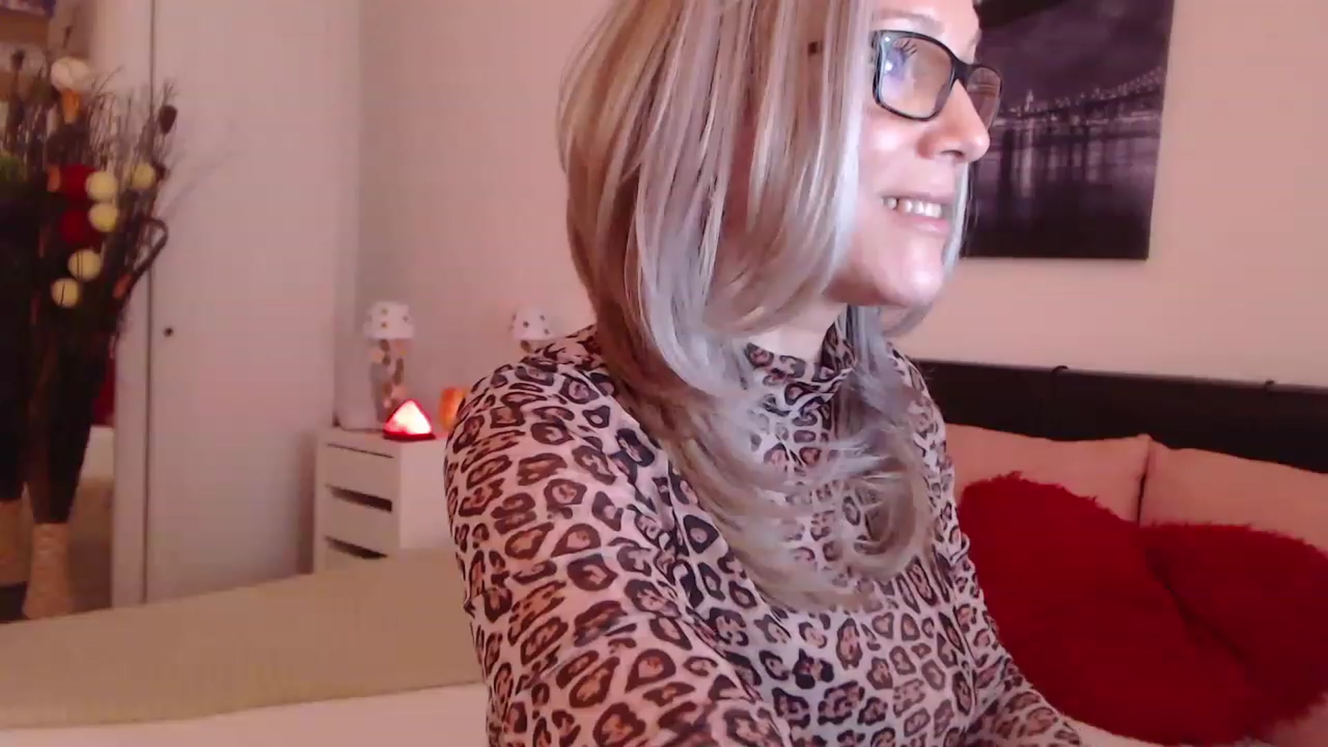 Gallery image thumbnail from Reeya71's myfreecams stream on, 02/18/2023, 11:36 image 10 of 20