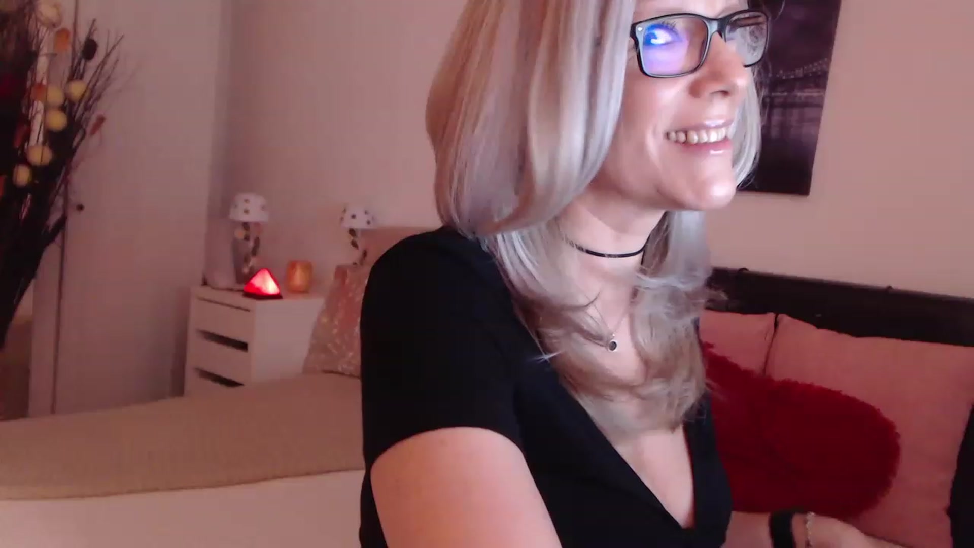 Gallery image thumbnail from Reeya71's myfreecams stream on, 02/21/2023, 03:18 image 6 of 20