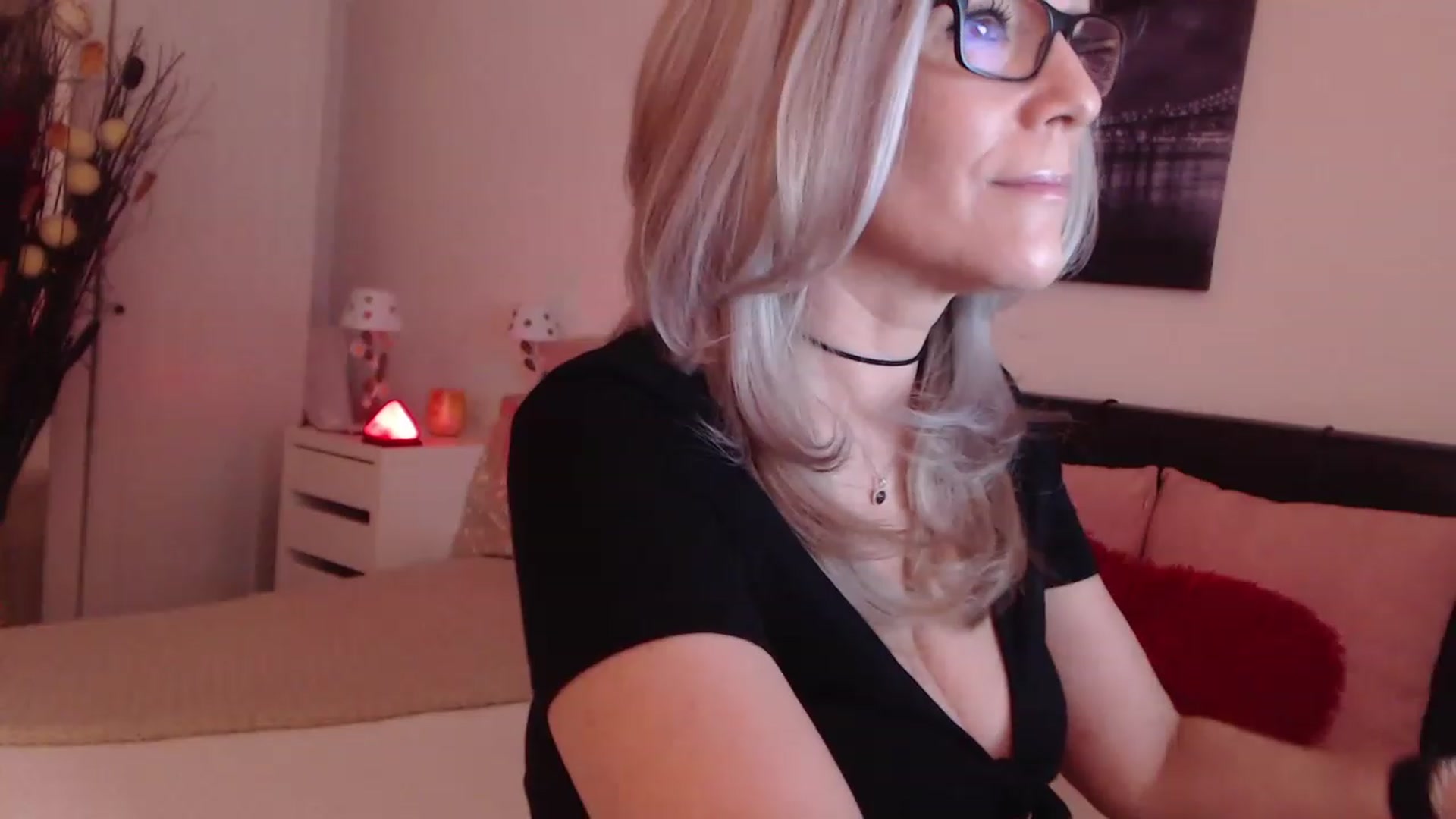 Gallery image thumbnail from Reeya71's myfreecams stream on, 02/21/2023, 03:18 image 3 of 20
