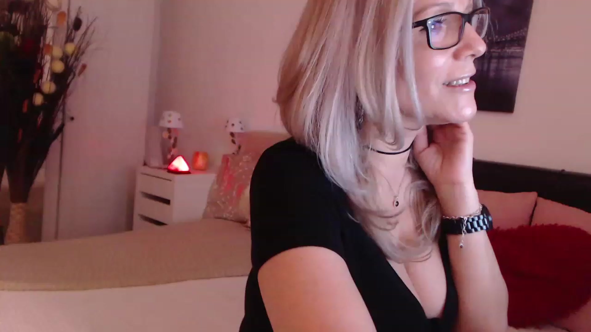 Gallery image thumbnail from Reeya71's myfreecams stream on, 02/21/2023, 06:21 image 1 of 20