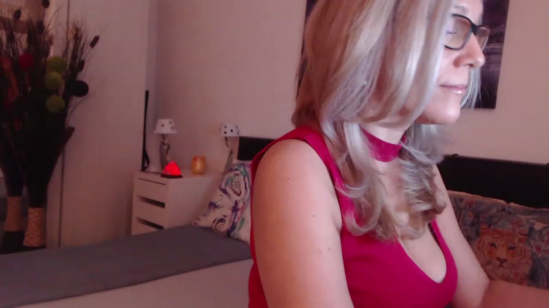 Gallery image thumbnail from Reeya71's myfreecams stream on, 02/27/2023, 01:25 image 9 of 20