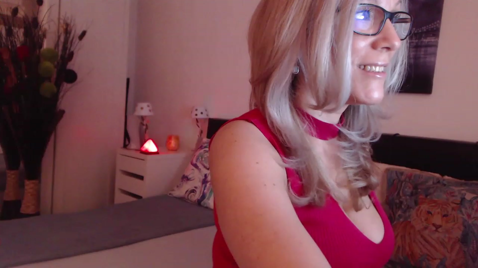 Gallery image thumbnail from Reeya71's myfreecams stream on, 02/27/2023, 01:25 image 16 of 20