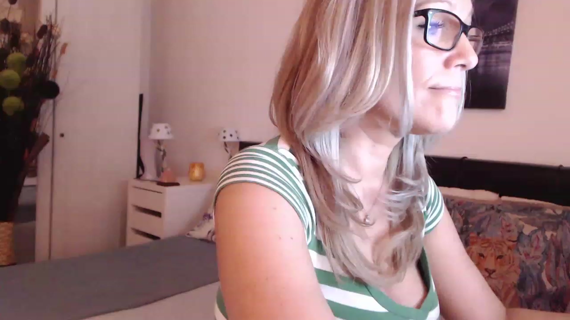 Gallery image thumbnail from Reeya71's myfreecams stream on, 02/28/2023, 07:48 image 10 of 20