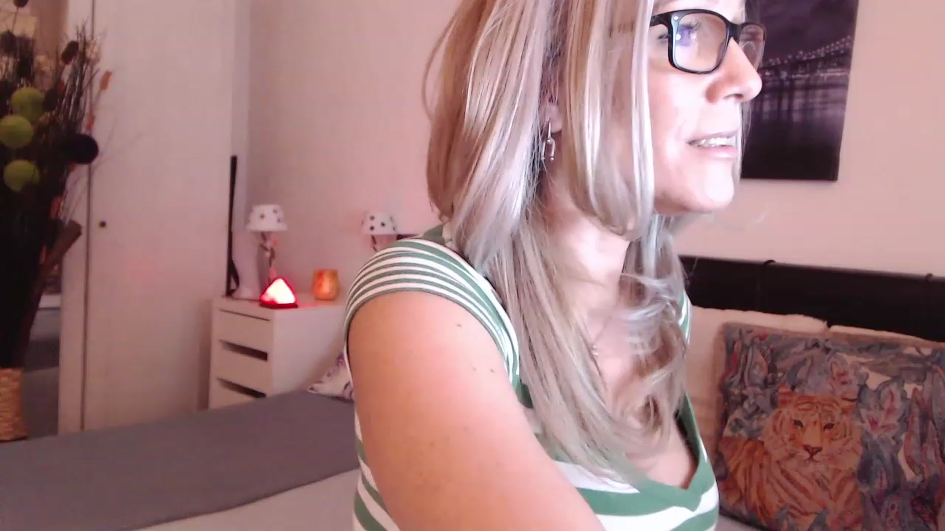 Gallery image thumbnail from Reeya71's myfreecams stream on, 02/28/2023, 07:48 image 17 of 20