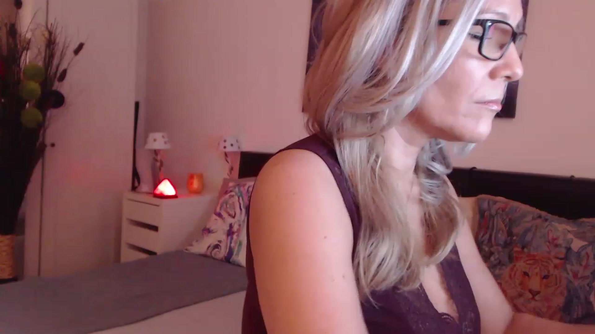 Gallery image thumbnail from Reeya71's myfreecams stream on, 03/01/2023, 02:56 image 13 of 20