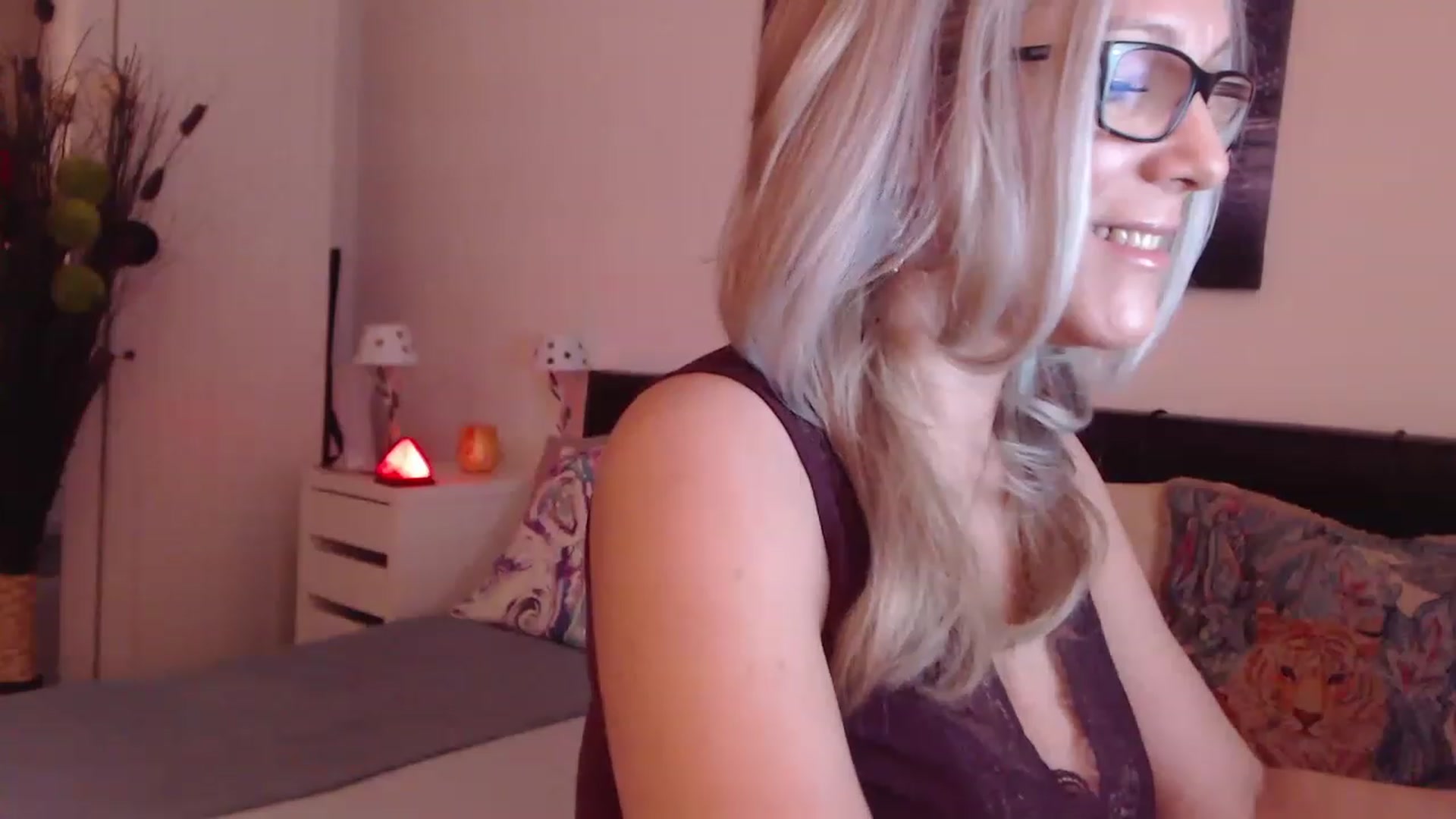 Gallery image thumbnail from Reeya71's myfreecams stream on, 03/01/2023, 02:56 image 15 of 20